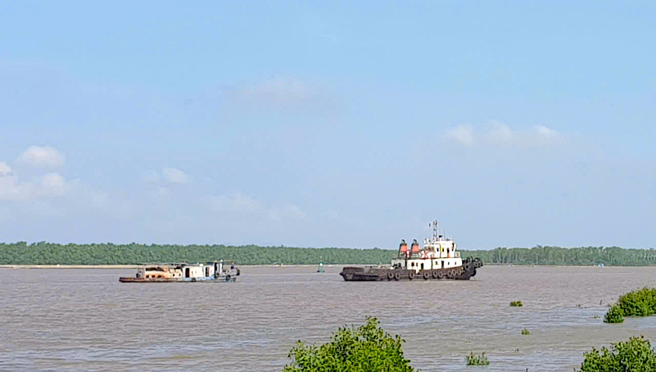 Hạn chế giao th&ocirc;ng thủy s&ocirc;ng Lạch Tray- Ảnh 1.