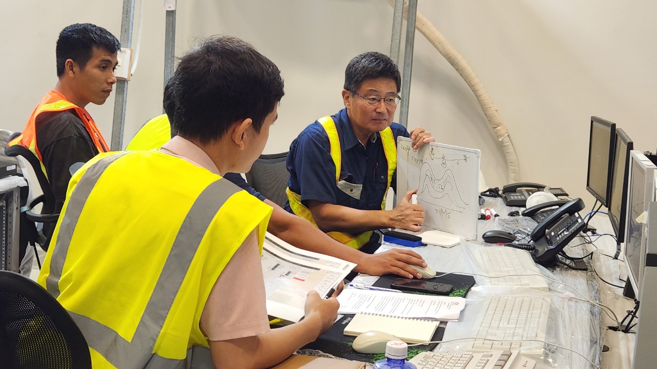 Học viên lái tàu Việt thực hành trực tiếp trên các đoàn tàu tuyến metro số 1- Ảnh 2. Học viên lái tàu Việt thực hành trực tiếp trên các đoàn tàu tuyến metro số 1- Ảnh 2.