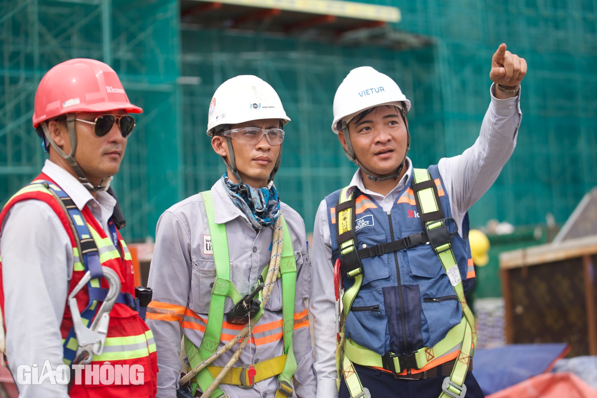 Lắp khung th&eacute;p m&aacute;i đầu ti&ecirc;n của "tr&aacute;i tim" si&ecirc;u s&acirc;n bay Long Th&agrave;nh- Ảnh 6.