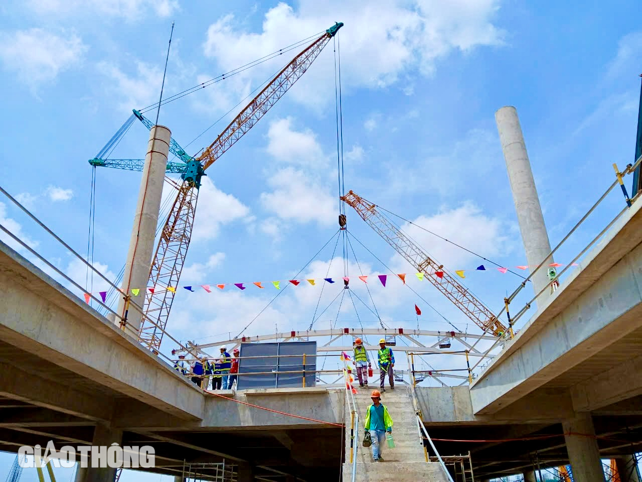 Lắp khung th&eacute;p m&aacute;i đầu ti&ecirc;n của "tr&aacute;i tim" si&ecirc;u s&acirc;n bay Long Th&agrave;nh- Ảnh 10.