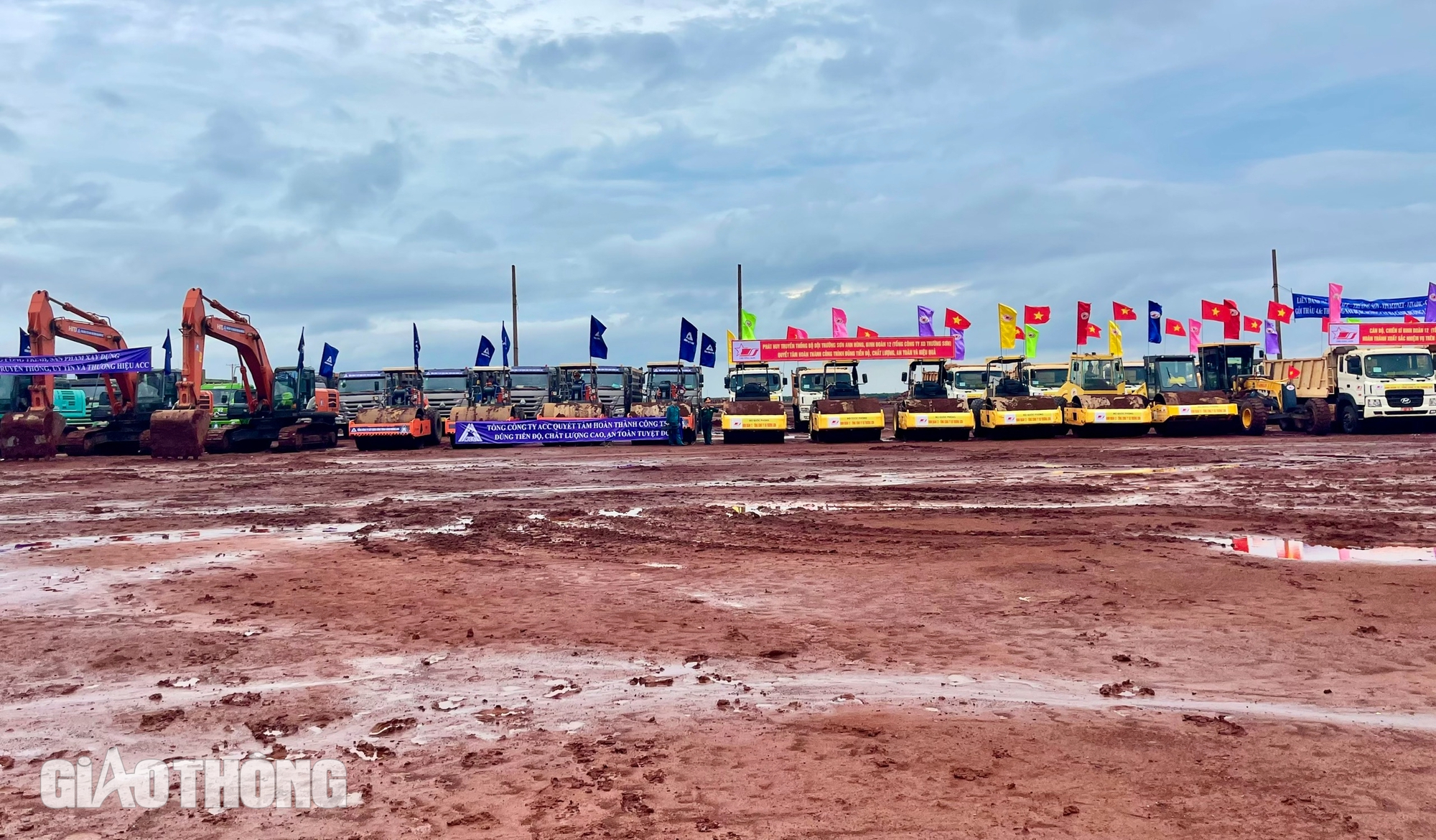 Lắp khung th&eacute;p m&aacute;i đầu ti&ecirc;n của "tr&aacute;i tim" si&ecirc;u s&acirc;n bay Long Th&agrave;nh- Ảnh 16.