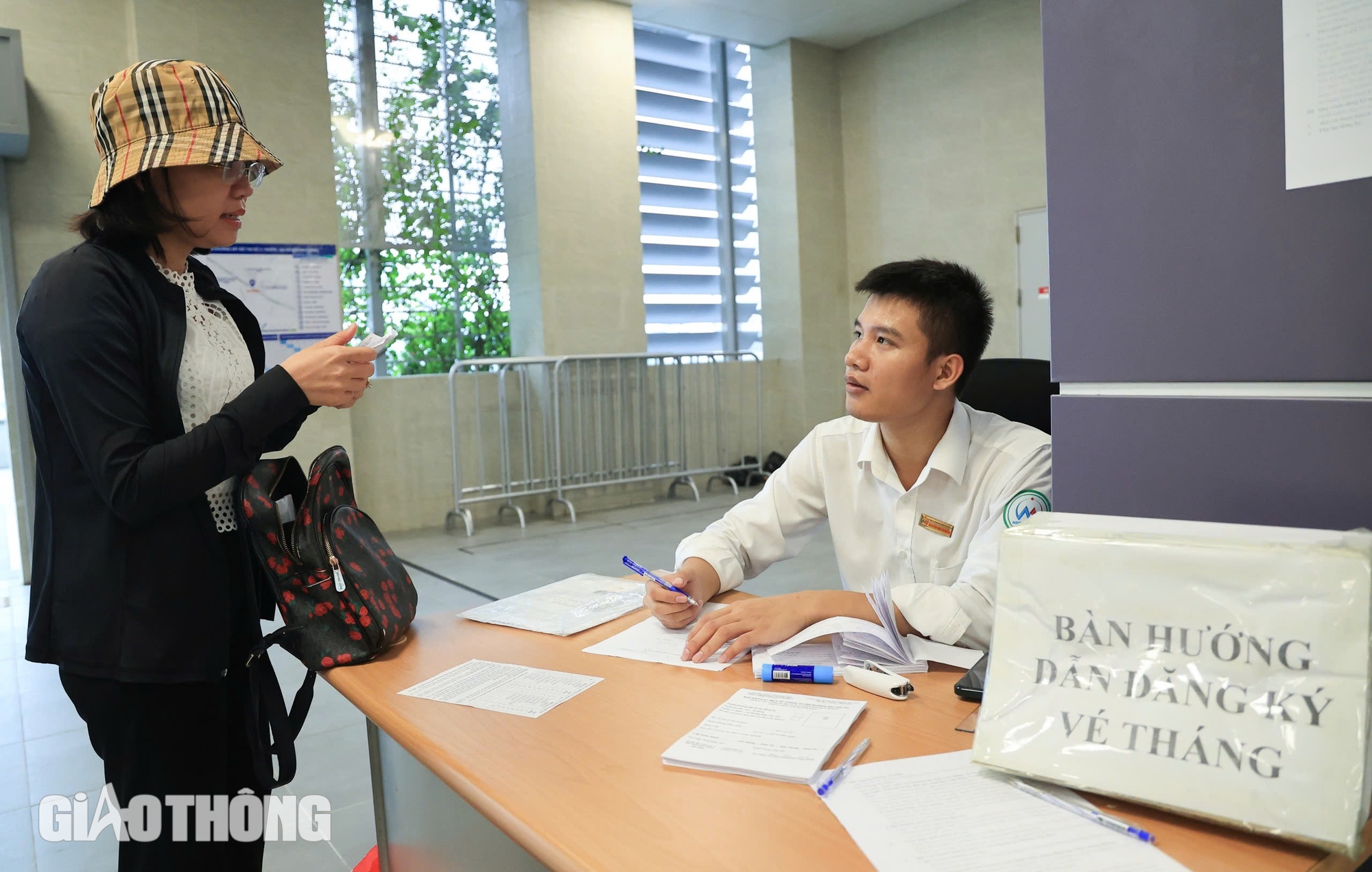 Ng&agrave;y đầu thu ph&iacute;, metro Nhổn - ga H&agrave; Nội vẫn h&uacute;t người d&acirc;n sử dụng- Ảnh 4.