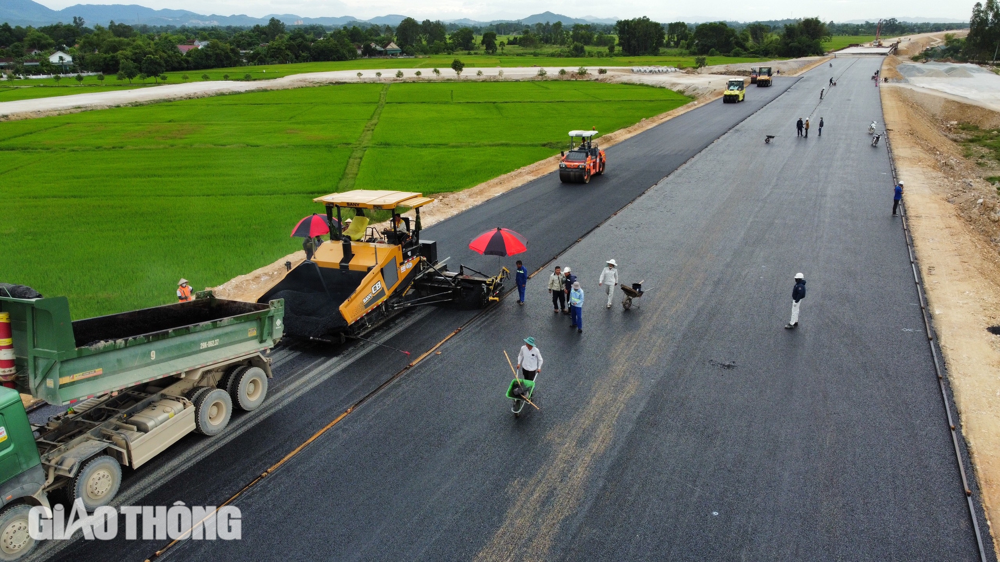 Dự &aacute;n cao tốc qua H&agrave; Tĩnh dự kiến th&ocirc;ng xe kỹ thuật tuyến ch&iacute;nh cuối năm 2024- Ảnh 6.