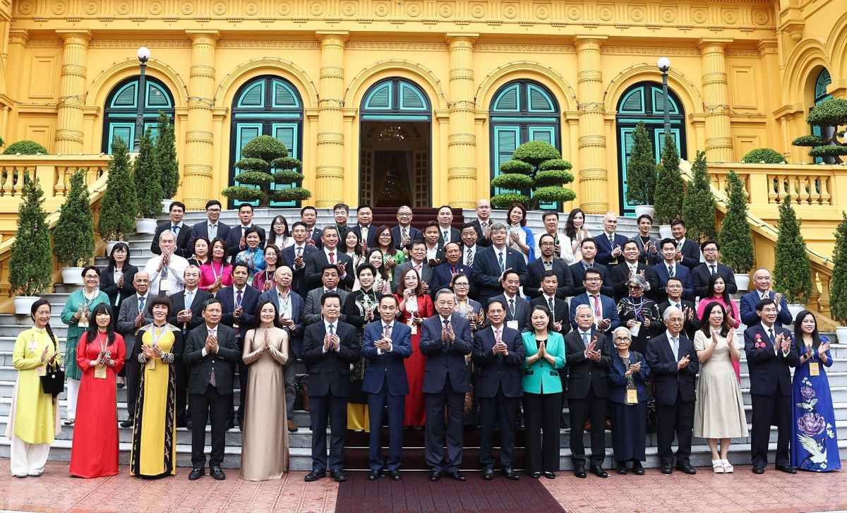 Tổng B&iacute; thư, Chủ tịch nước T&ocirc; L&acirc;m gặp mặt kiều b&agrave;o ti&ecirc;u biểu- Ảnh 2.
