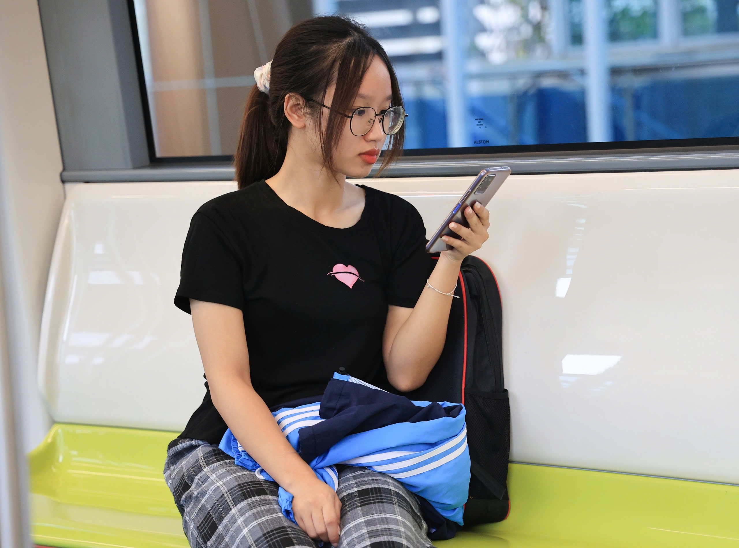 Ng&agrave;y đầu thu ph&iacute;, metro Nhổn - ga H&agrave; Nội vẫn h&uacute;t người d&acirc;n sử dụng- Ảnh 12.