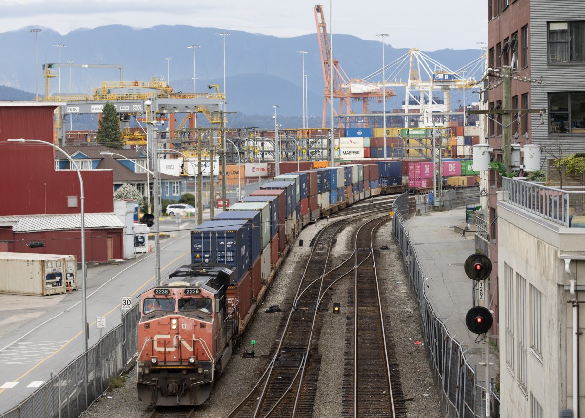 Vừa đi l&agrave;m trở lại, c&ocirc;ng nh&acirc;n đường sắt Canada lại tuy&ecirc;n bố sẽ đ&igrave;nh c&ocirc;ng- Ảnh 1.