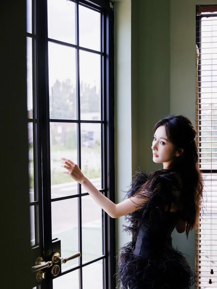 Dương Mịch khoe d&aacute;ng gợi cảm giữa l&uacute;c bị nhắc t&ecirc;n v&agrave;o scandal mại d&acirc;m r&uacute;ng động Cbiz- Ảnh 4.