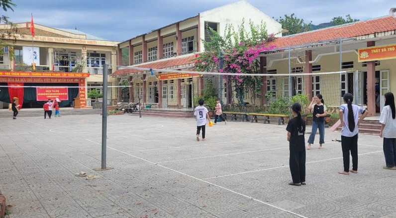 Nhiều c&aacute;n bộ huyện ở Thanh H&oacute;a bị kỷ luật v&igrave; tuyển sinh sai quy định- Ảnh 1.