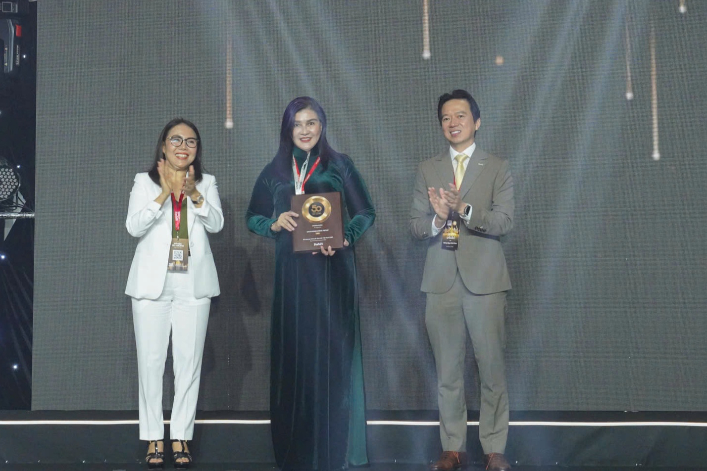 Vietjet lọt Top 50 c&ocirc;ng ty ni&ecirc;m yết tốt nhất Việt Nam 2024- Ảnh 1.