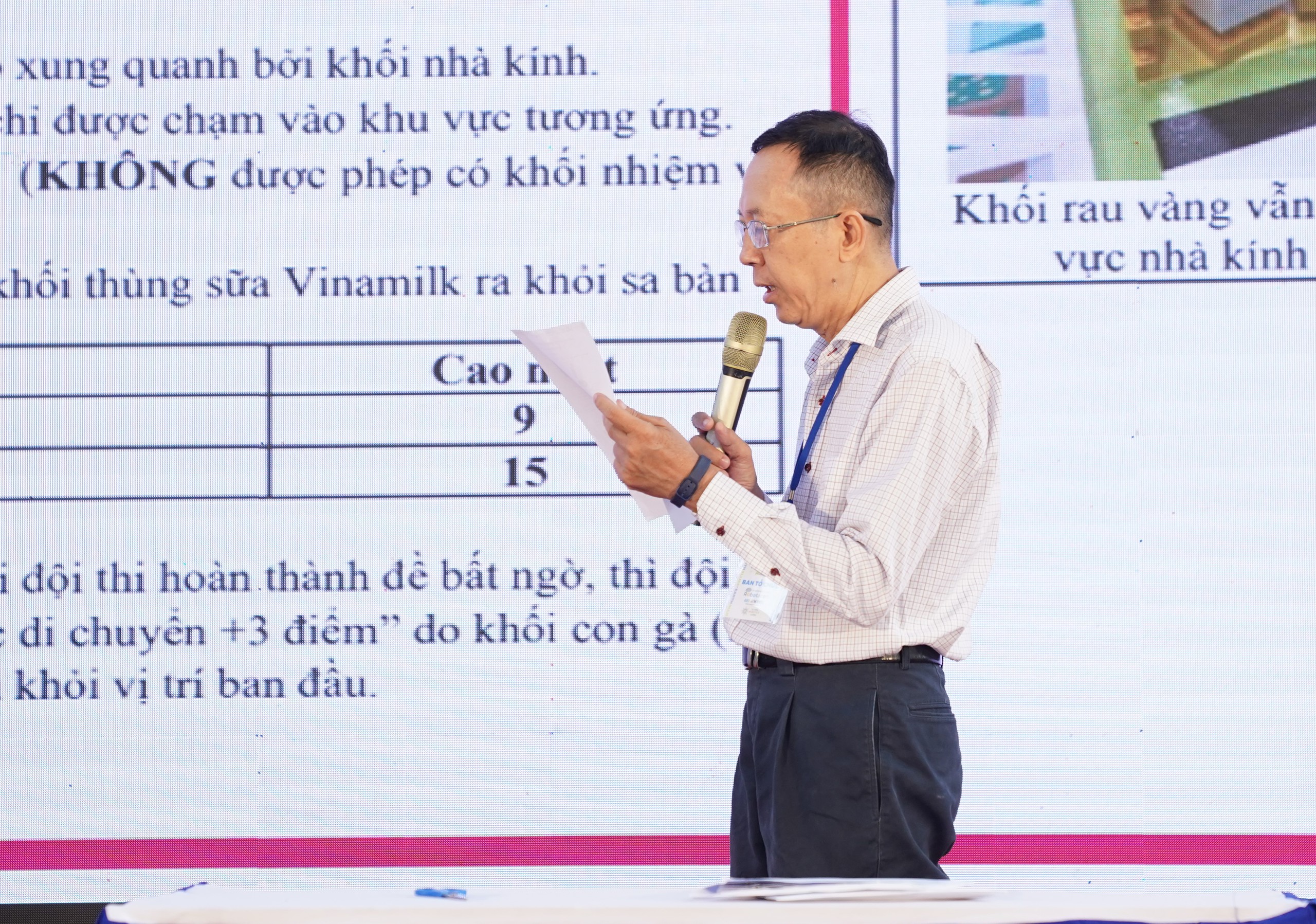 C&ocirc;ng bố đề thi bất ngờ l&agrave; robot l&agrave;m nhiệm vụ tại nh&agrave; m&aacute;y Vinamilk