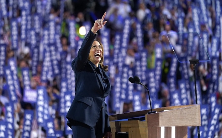 Điểm nhấn đặc biệt trong ph&aacute;t biểu nhận đề cử của b&agrave; Kamala Harris