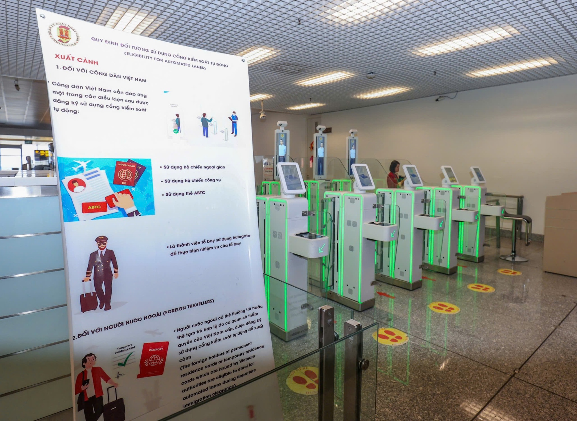 Hàng không chuyển đổi số, hướng đến làm thủ tục không tiếp xúc- Ảnh 2. Hàng không chuyển đổi số, hướng đến làm thủ tục không tiếp xúc- Ảnh 2.