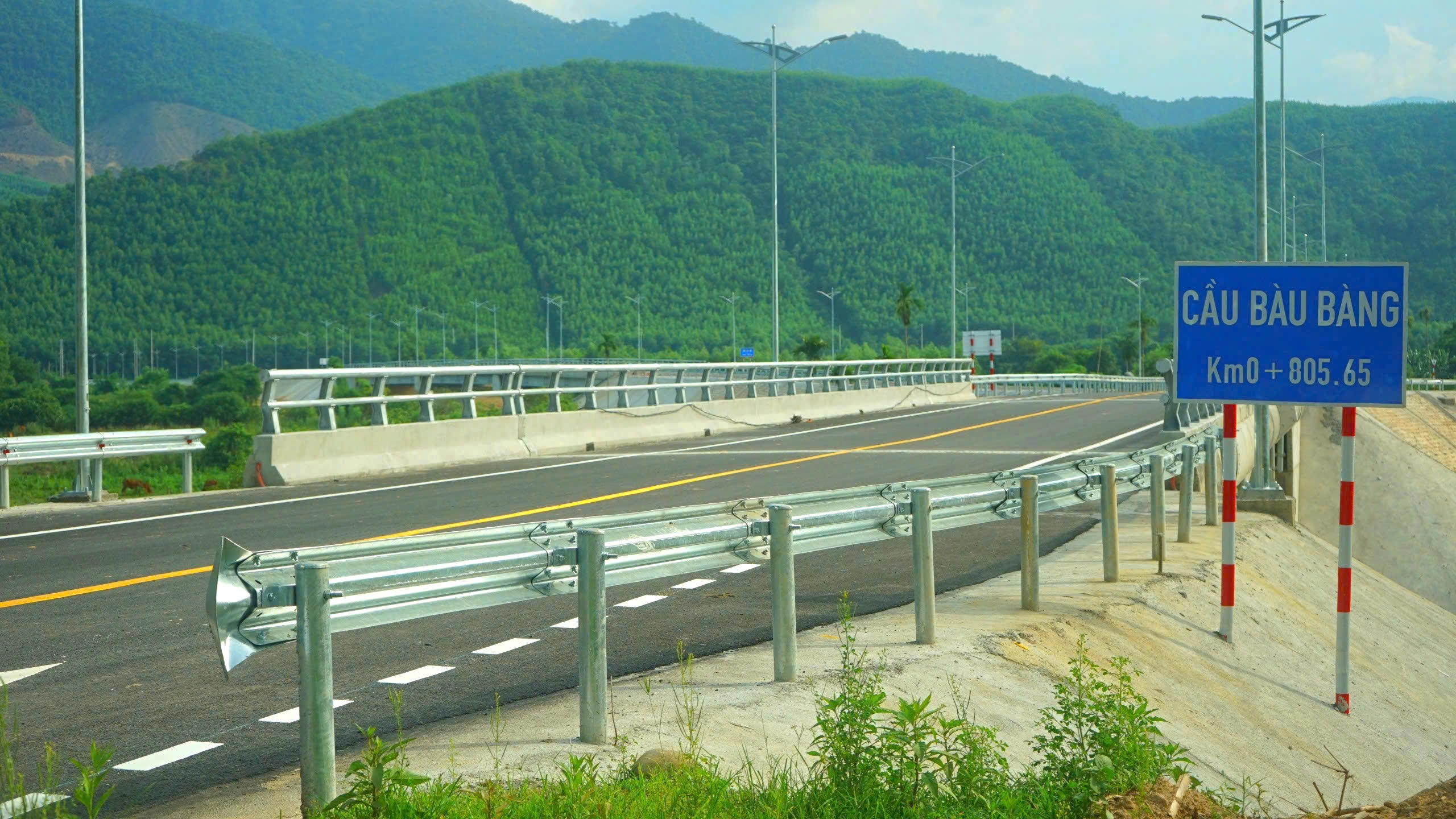 Cận cảnh tuyến đường mới nối phía Nam sông Cu Đê và tỉnh lộ 700 tỷ của Đà Nẵng- Ảnh 8. Cận cảnh tuyến đường mới nối phía Nam sông Cu Đê và tỉnh lộ 700 tỷ của Đà Nẵng- Ảnh 8.