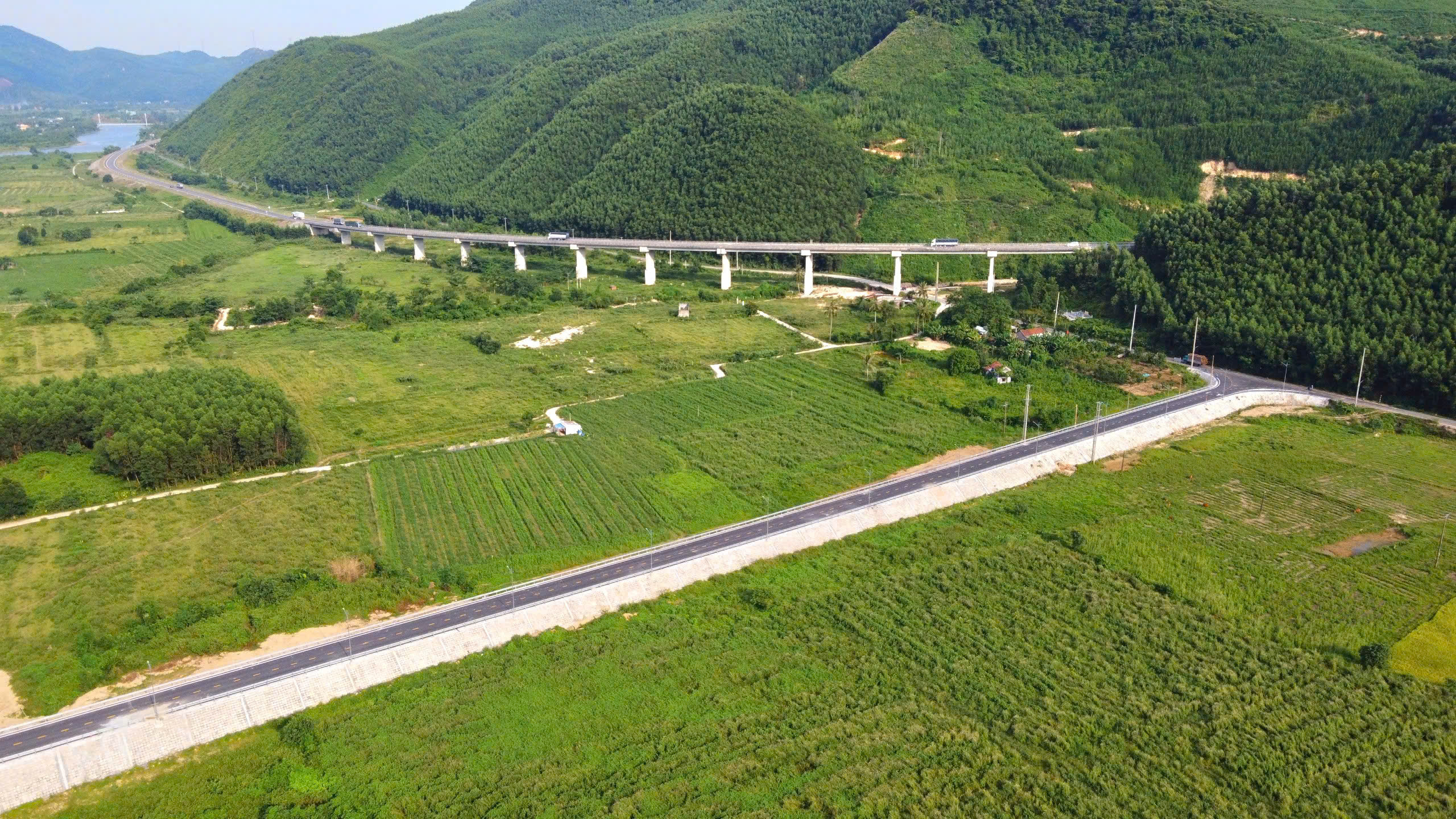 Cận cảnh tuyến đường mới nối phía Nam sông Cu Đê và tỉnh lộ 700 tỷ của Đà Nẵng- Ảnh 10. Cận cảnh tuyến đường mới nối phía Nam sông Cu Đê và tỉnh lộ 700 tỷ của Đà Nẵng- Ảnh 10.