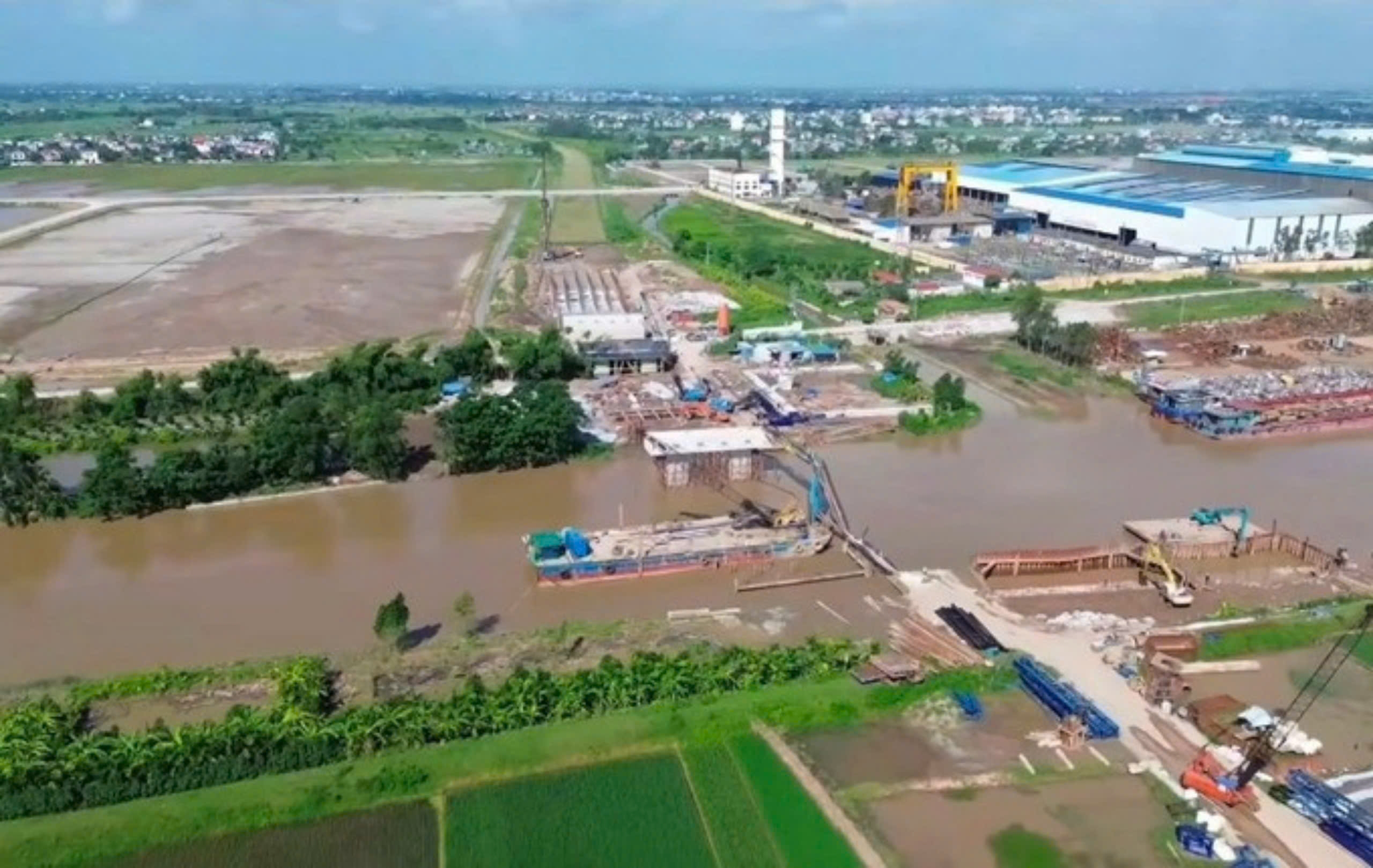 Cầu vượt s&ocirc;ng H&oacute;a kết nối Hải Ph&ograve;ng - Th&aacute;i B&igrave;nh phấn đấu th&ocirc;ng xe v&agrave;o th&aacute;ng 5/2025
- Ảnh 1.