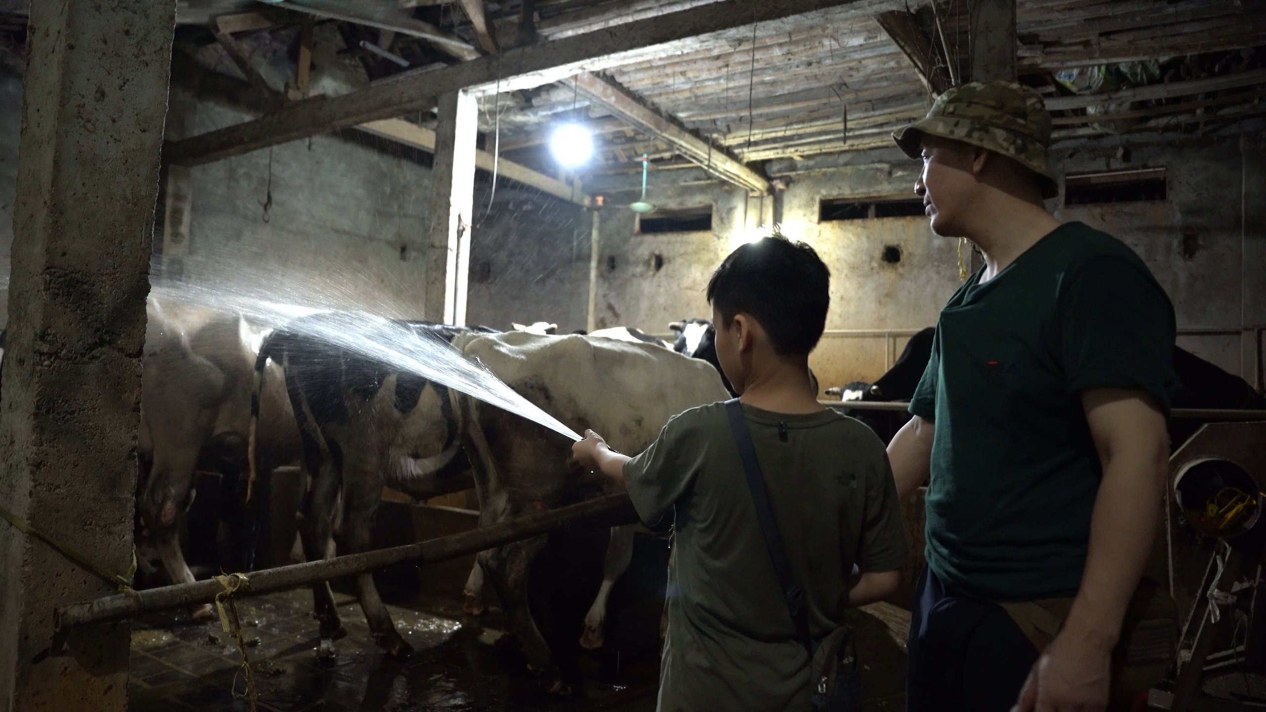 Đạo diễn Đ&agrave;o Thanh Hưng: T&ocirc;i bất ngờ khi vợ chồng tranh c&atilde;i đ&atilde; ảnh hưởng ti&ecirc;u cực đến con- Ảnh 6.