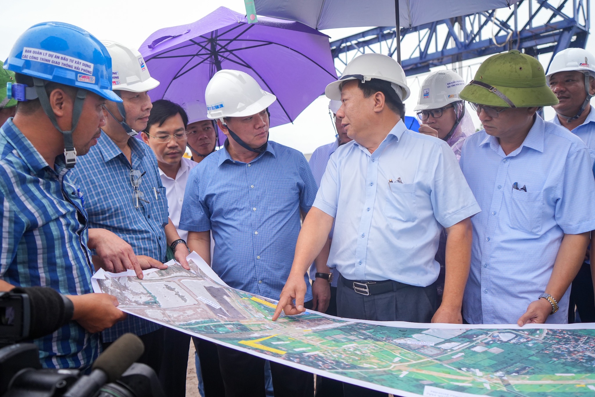 Cầu vượt s&ocirc;ng H&oacute;a kết nối Hải Ph&ograve;ng - Th&aacute;i B&igrave;nh phấn đấu th&ocirc;ng xe v&agrave;o th&aacute;ng 5/2025
- Ảnh 2.