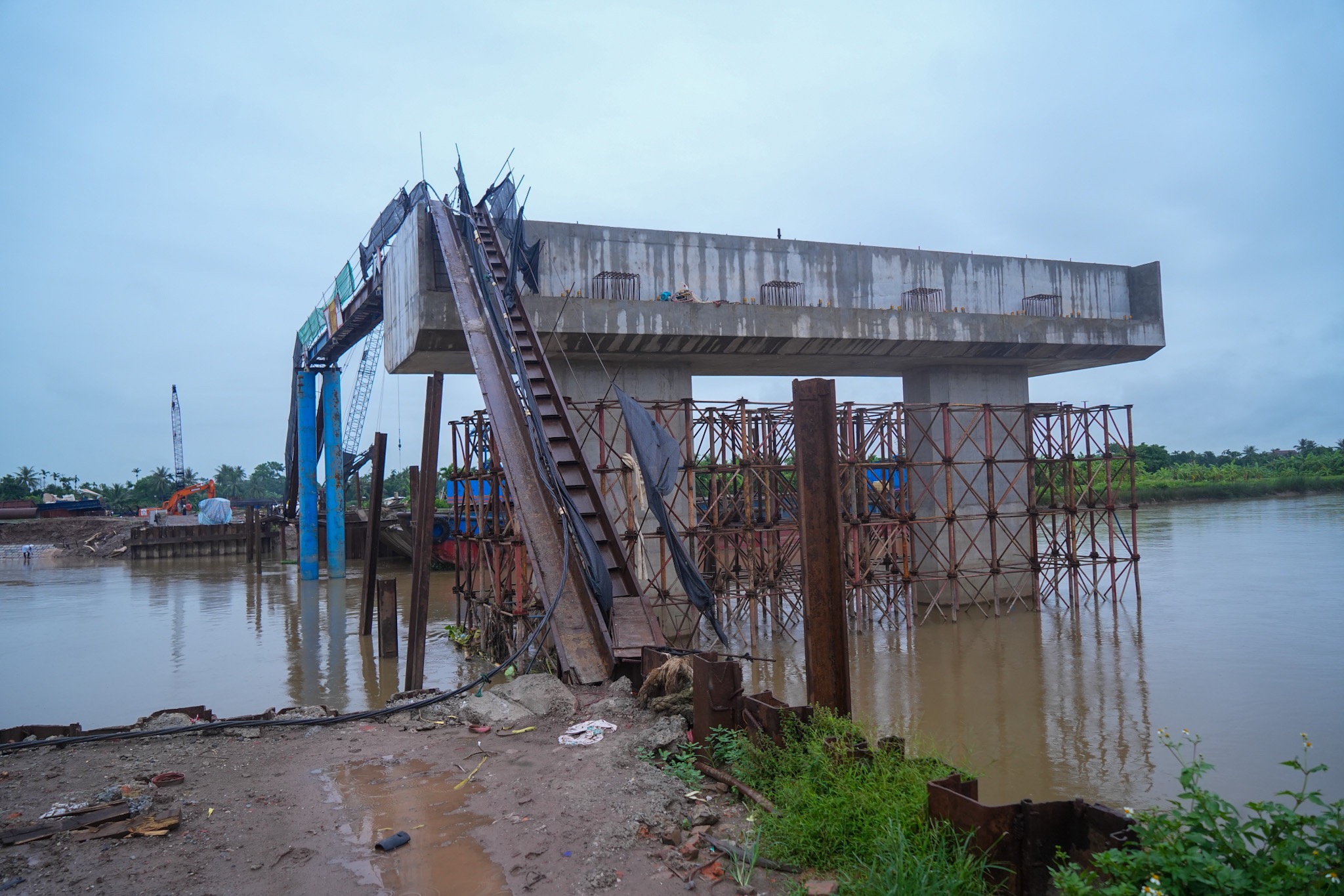 Cầu vượt s&ocirc;ng H&oacute;a kết nối Hải Ph&ograve;ng - Th&aacute;i B&igrave;nh phấn đấu th&ocirc;ng xe v&agrave;o th&aacute;ng 5/2025
- Ảnh 3.