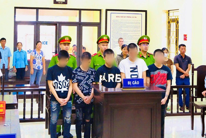 Nh&oacute;m thanh, thiếu ni&ecirc;n Nam Định trả gi&aacute; đắt v&igrave; chạy xe m&aacute;y thị uy tr&ecirc;n đường- Ảnh 1.