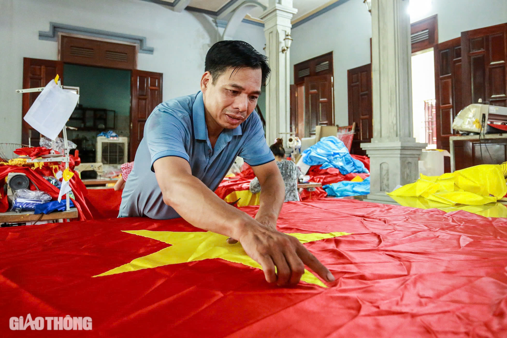 L&agrave;ng may cờ Tổ quốc lớn nhất H&agrave; Nội tất bật chuẩn bị h&agrave;ng dịp Quốc kh&aacute;nh 2/9- Ảnh 3.