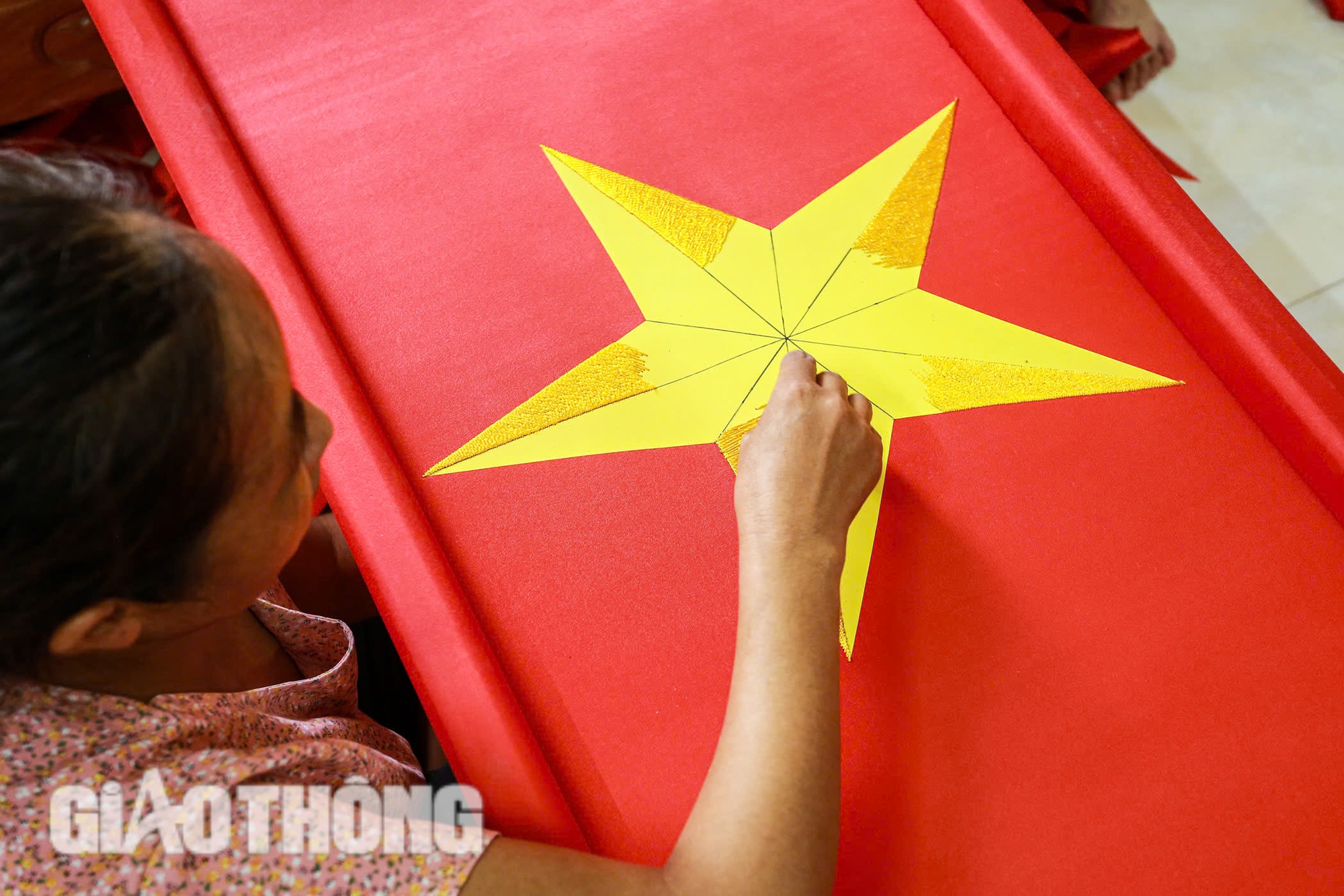 L&agrave;ng may cờ Tổ quốc lớn nhất H&agrave; Nội tất bật chuẩn bị h&agrave;ng dịp Quốc kh&aacute;nh 2/9- Ảnh 6.