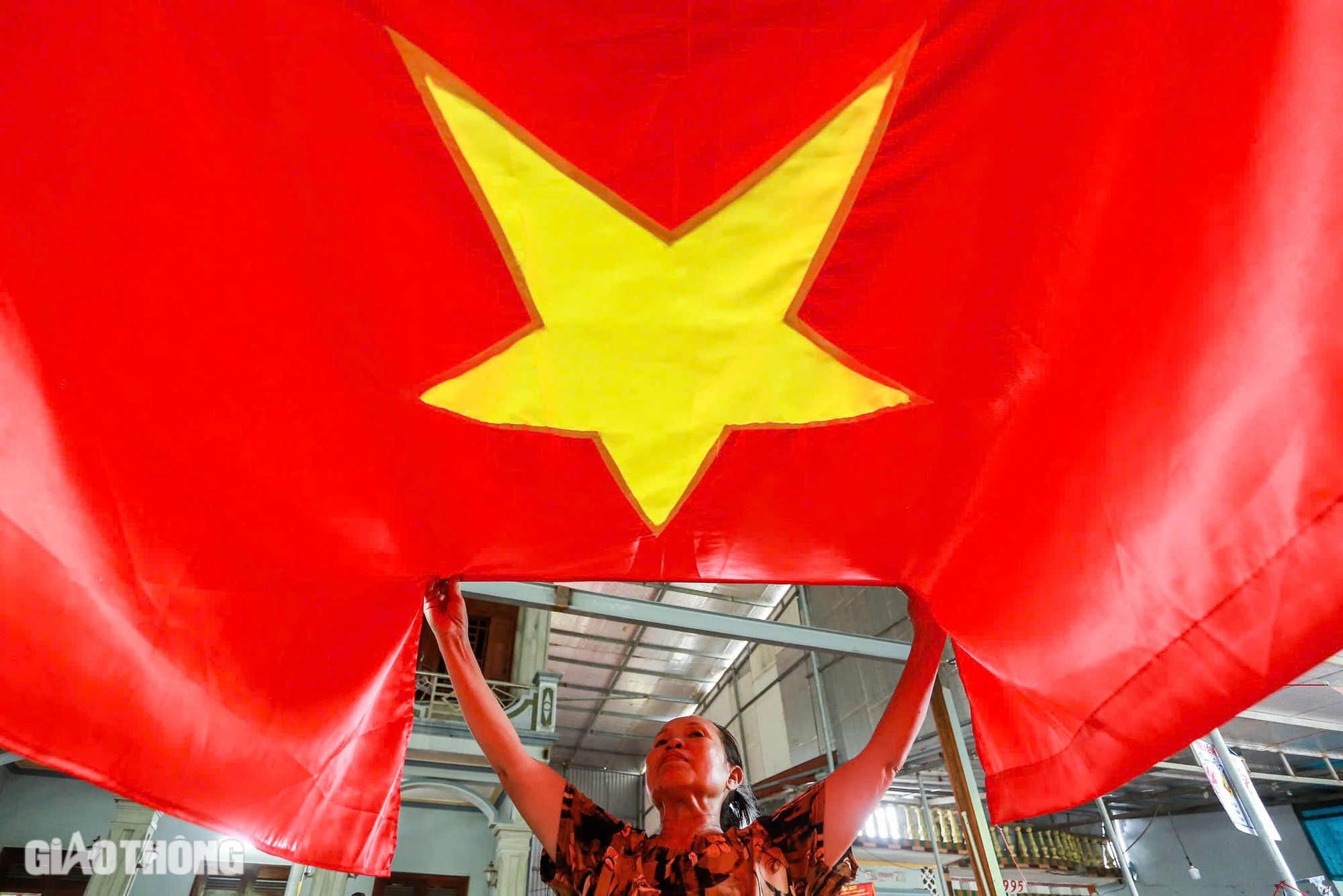L&agrave;ng may cờ Tổ quốc lớn nhất H&agrave; Nội tất bật chuẩn bị h&agrave;ng dịp Quốc kh&aacute;nh 2/9- Ảnh 7.