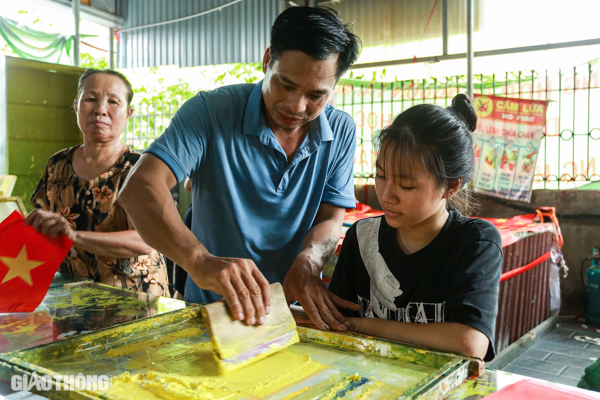 L&agrave;ng may cờ Tổ quốc lớn nhất H&agrave; Nội tất bật chuẩn bị h&agrave;ng dịp Quốc kh&aacute;nh 2/9- Ảnh 8.
