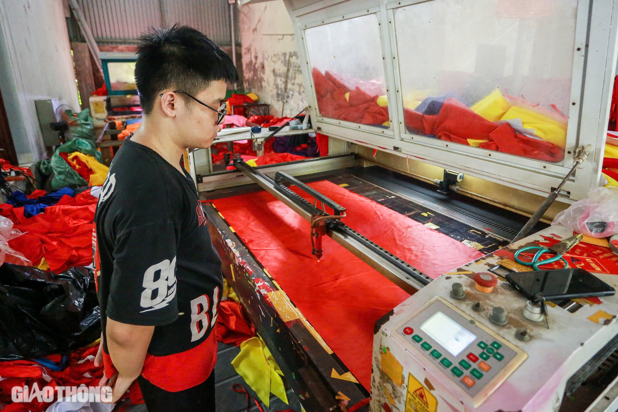 L&agrave;ng may cờ Tổ quốc lớn nhất H&agrave; Nội tất bật chuẩn bị h&agrave;ng dịp Quốc kh&aacute;nh 2/9- Ảnh 9.