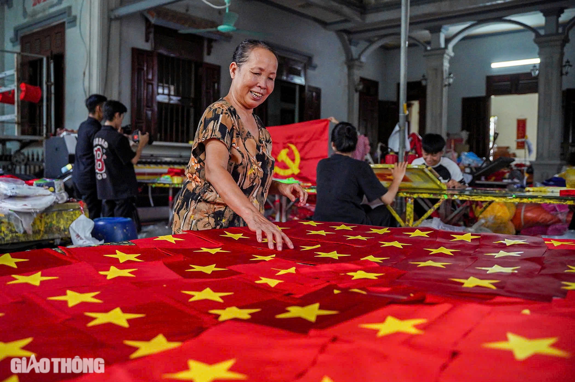 L&agrave;ng may cờ Tổ quốc lớn nhất H&agrave; Nội tất bật chuẩn bị h&agrave;ng dịp Quốc kh&aacute;nh 2/9- Ảnh 10.