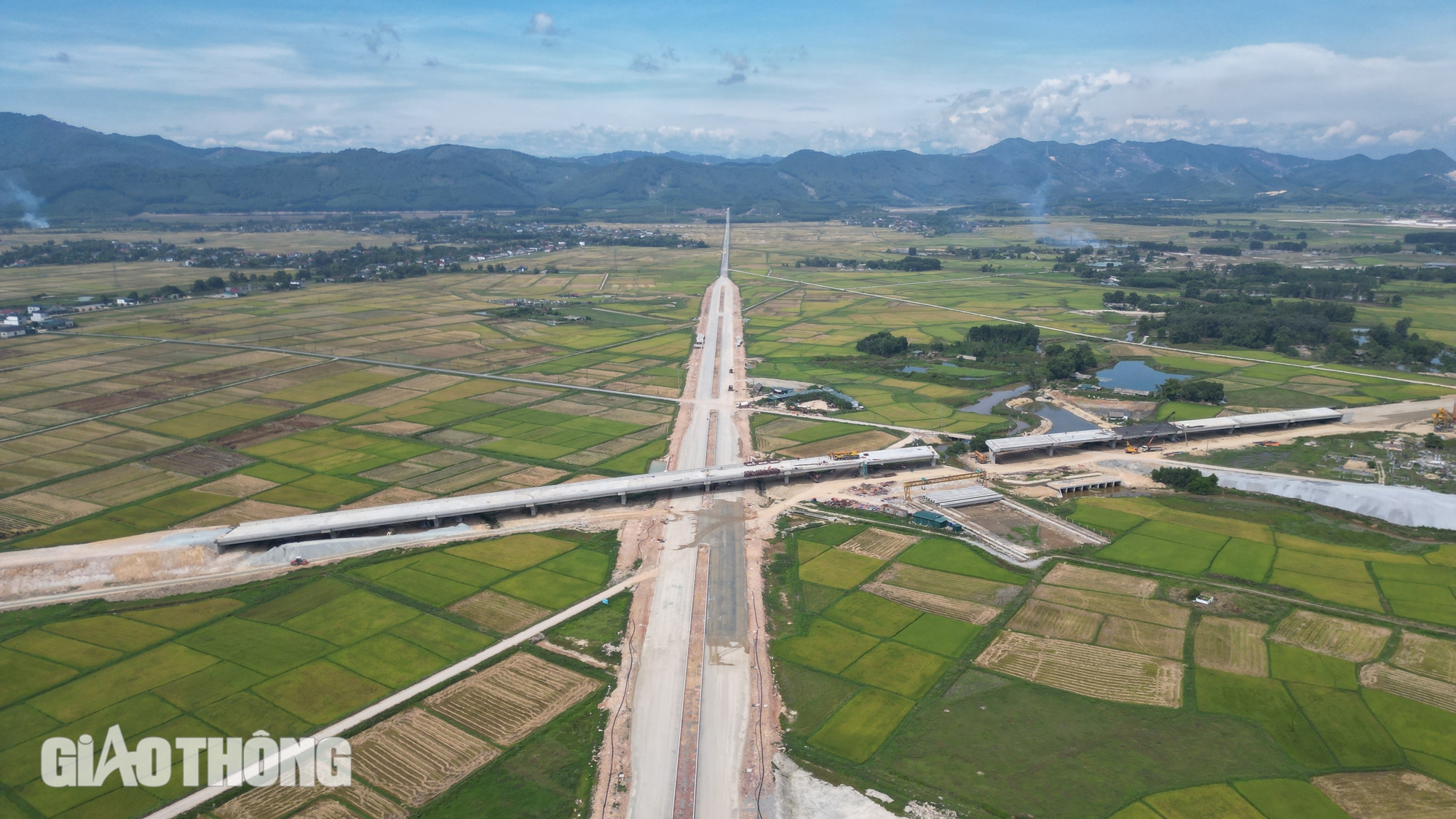 Đường hơn 570 tỷ ở Hà Tĩnh khó về đích đúng hẹn vì chậm tái định cư- Ảnh 3. Đường hơn 570 tỷ ở Hà Tĩnh khó về đích đúng hẹn vì chậm tái định cư- Ảnh 3.