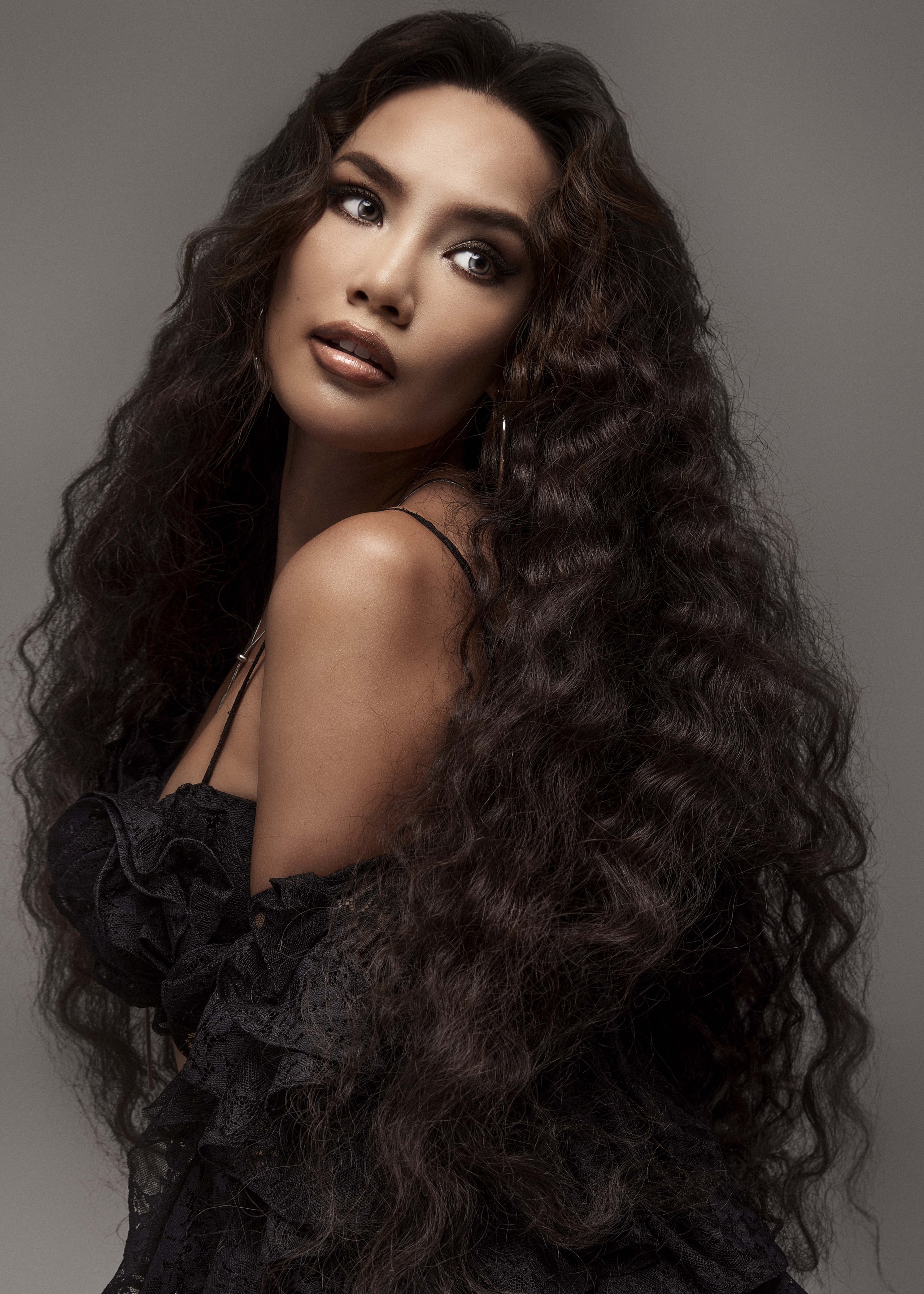 Bộ ảnh đánh dấu một năm đăng quang của Miss Grand Vietnam 2023 Lê Hoàng Phương- Ảnh 9. Bộ ảnh đánh dấu một năm đăng quang của Miss Grand Vietnam 2023 Lê Hoàng Phương- Ảnh 9.