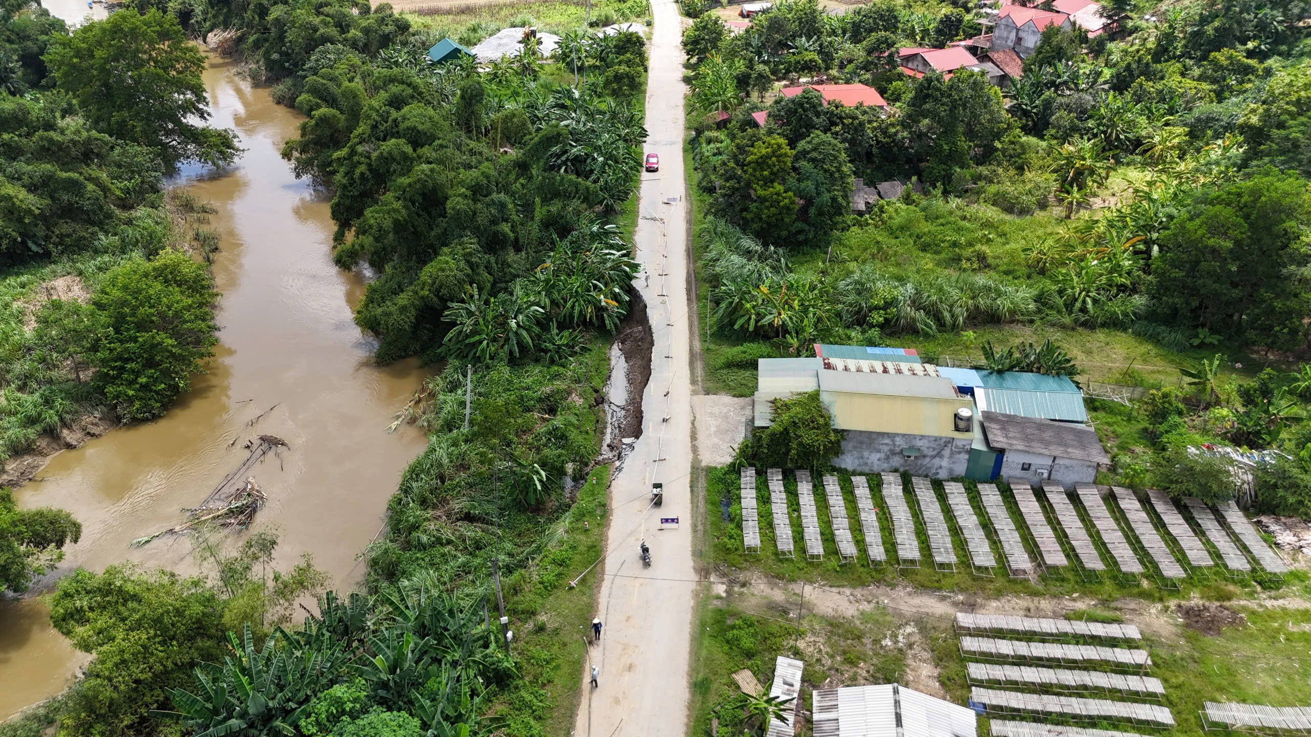 Mưa lũ g&acirc;y sạt lở, chia cắt QL279 qua Bắc Kạn- Ảnh 4.