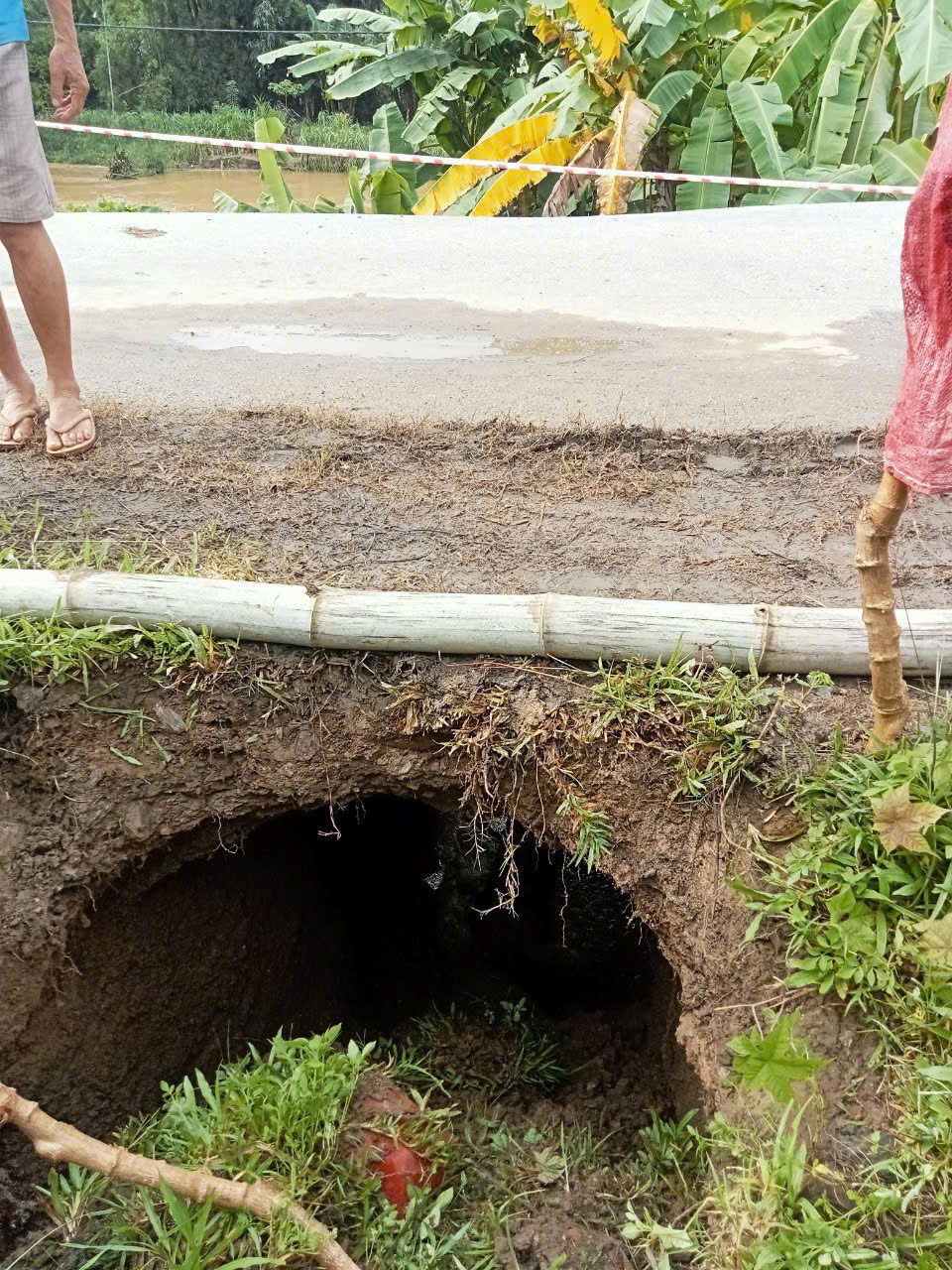 Mưa lũ g&acirc;y sạt lở, chia cắt QL279 qua Bắc Kạn- Ảnh 1.