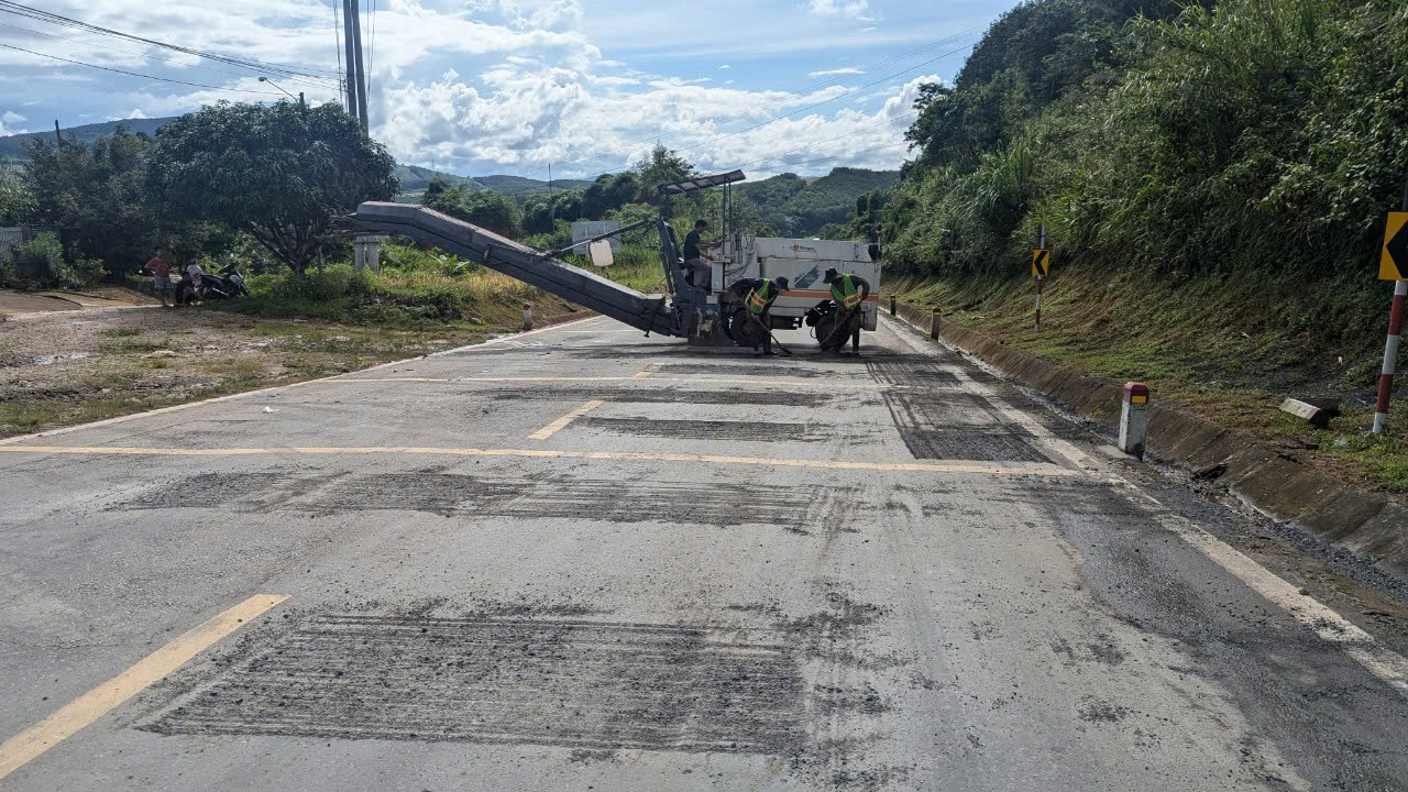 Xử lý đoạn đường hay xảy ra lật xe ở Kon Tum- Ảnh 1. Xử lý đoạn đường hay xảy ra lật xe ở Kon Tum- Ảnh 1.