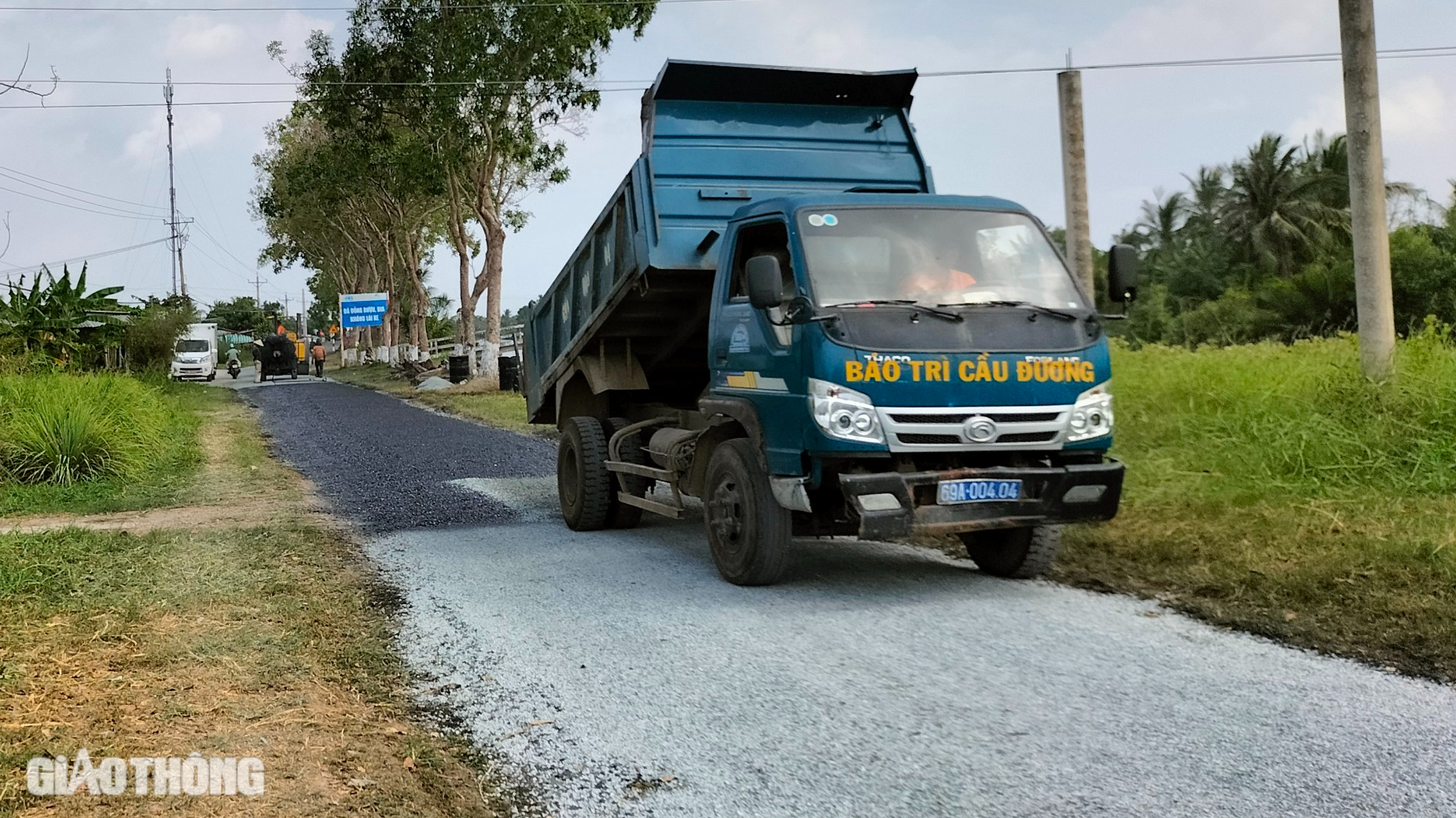 C&agrave; Mau: Kịp thời duy tu, sửa chữa c&aacute;c tuyến đường đảm bảo ATGT- Ảnh 1.