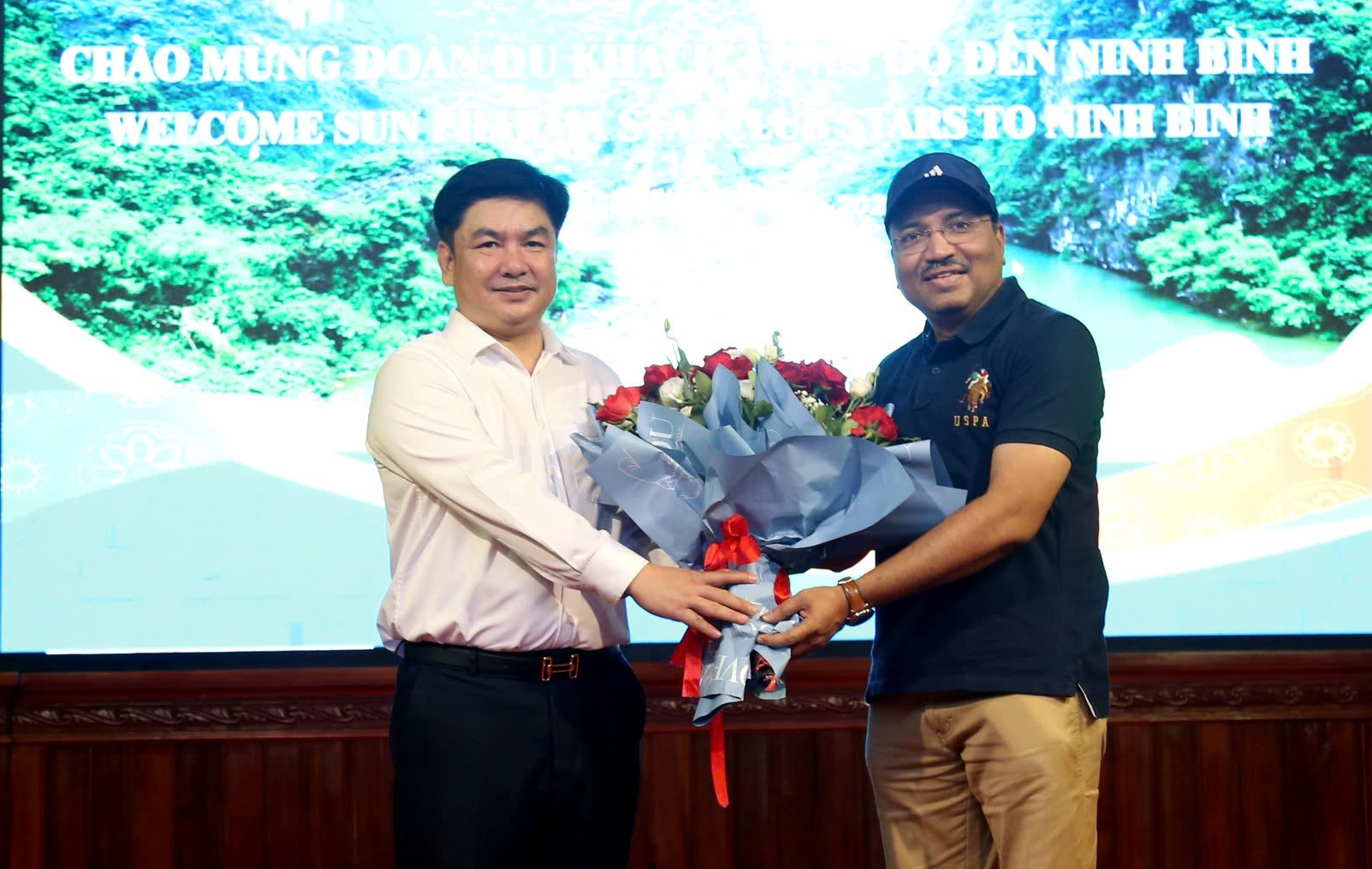 Đo&agrave;n kh&aacute;ch 800 người của tỷ ph&uacute; Ấn Độ tham quan du lịch Ninh B&igrave;nh- Ảnh 3.