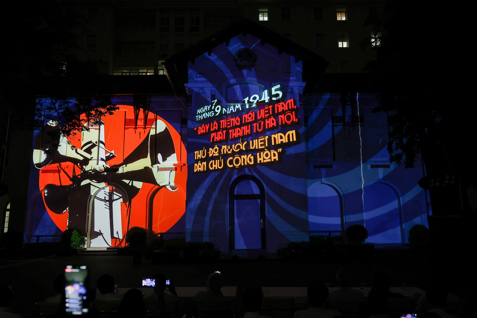 Tr&igrave;nh chiếu 3D mapping ho&agrave;nh tr&aacute;ng tại t&ograve;a nh&agrave; cổ hơn 100 tuổi- Ảnh 1.