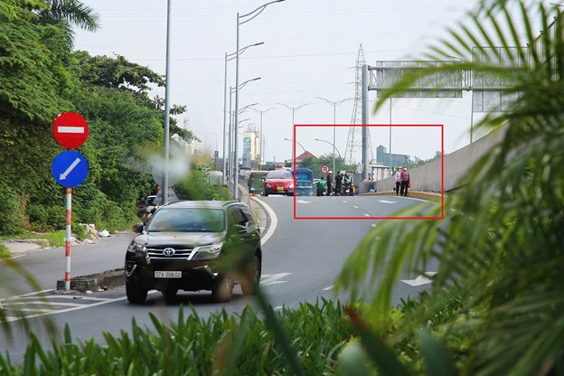 T&agrave;i xế xe &ocirc;m bao biện cho sai phạm, CSGT y&ecirc;u cầu k&yacute; cam kết- Ảnh 1.