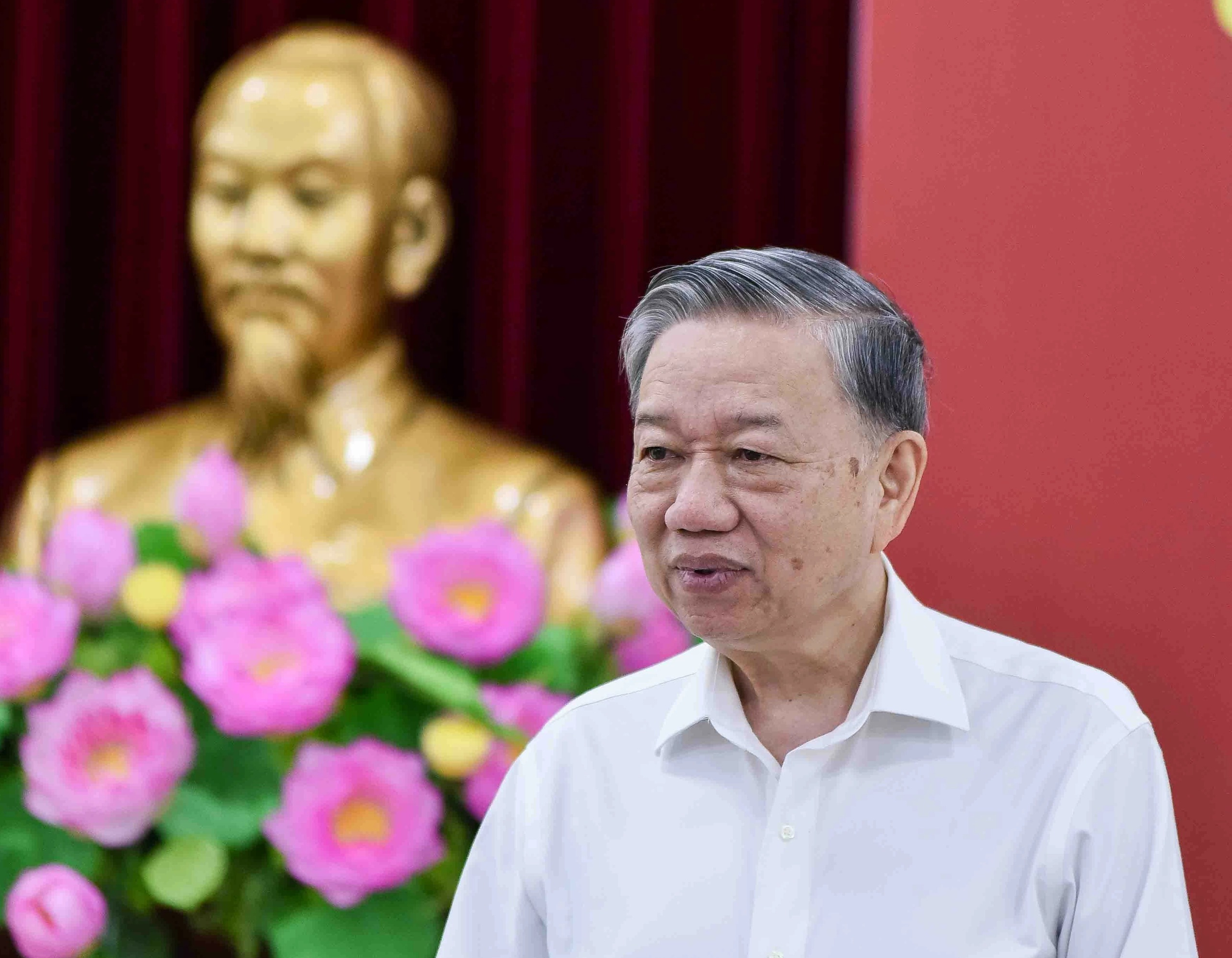 Tổng B&iacute; thư, Chủ tịch nước: Ngoại giao cần lan tỏa phi&ecirc;n bản Việt Nam độc lập, phồn vinh- Ảnh 1.