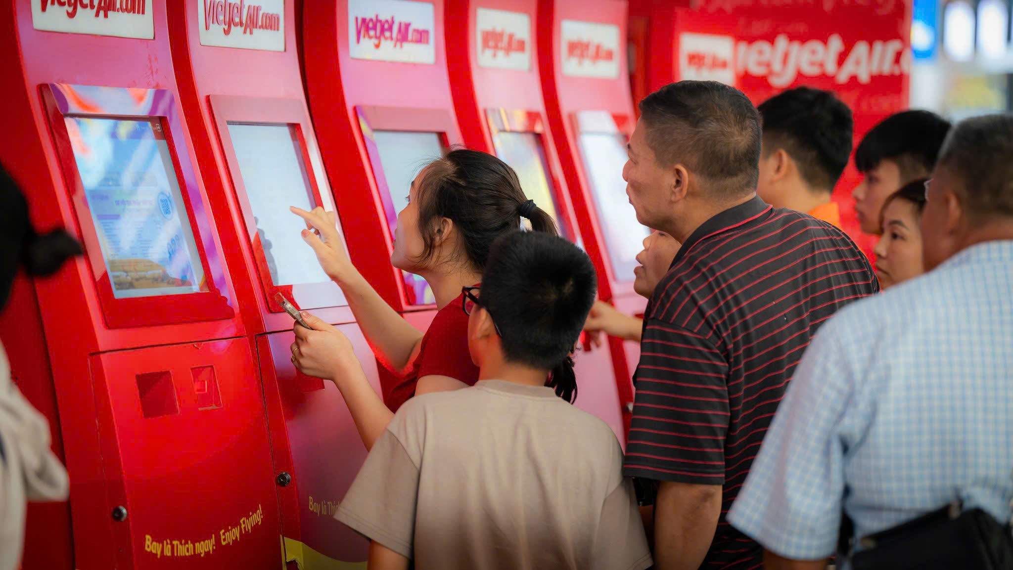 S&aacute;t kỳ nghỉ lễ 2/9, gi&aacute; v&eacute; m&aacute;y bay tăng dần- Ảnh 2.
