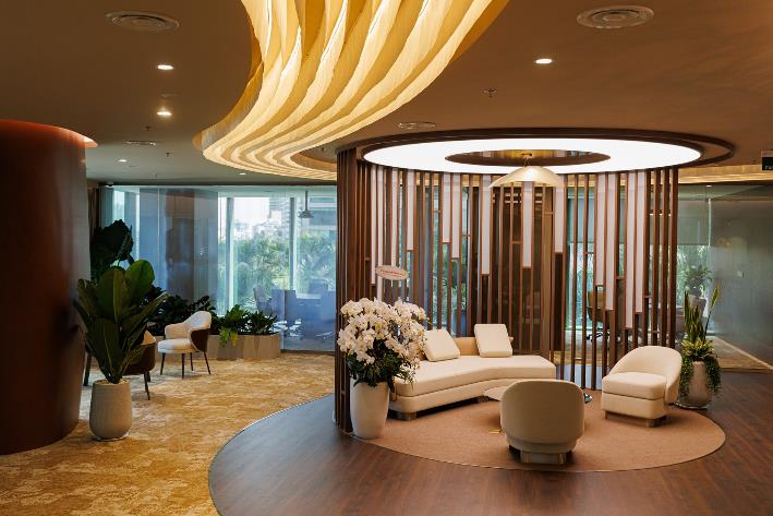 Kh&ocirc;ng gian triệu đ&ocirc; tại chi nh&aacute;nh Flagship đầu ti&ecirc;n của VPBank- Ảnh 1.