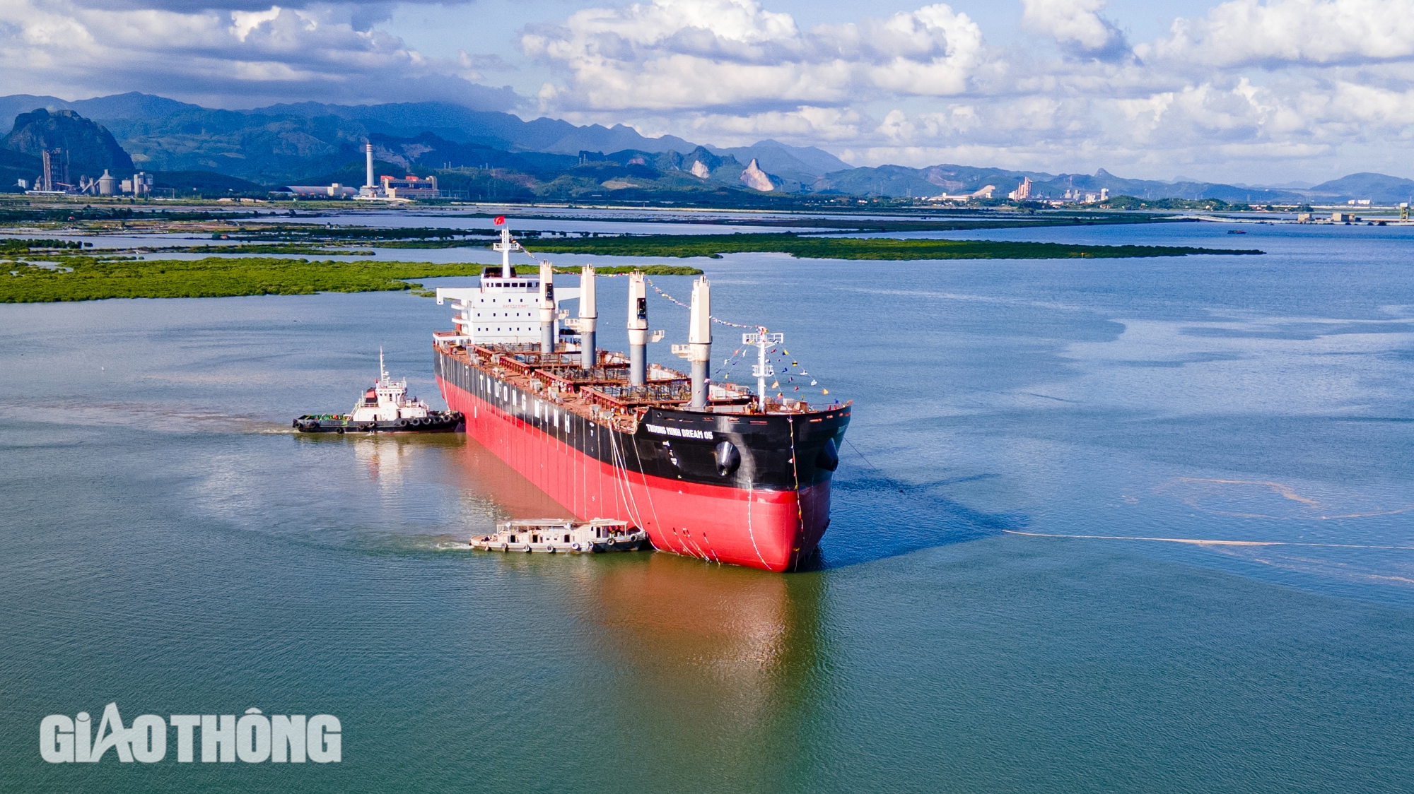 Cận cảnh tàu hàng 45.000 DWT vừa hạ thủy tại Hạ Long- Ảnh 11. Cận cảnh tàu hàng 45.000 DWT vừa hạ thủy tại Hạ Long- Ảnh 11.