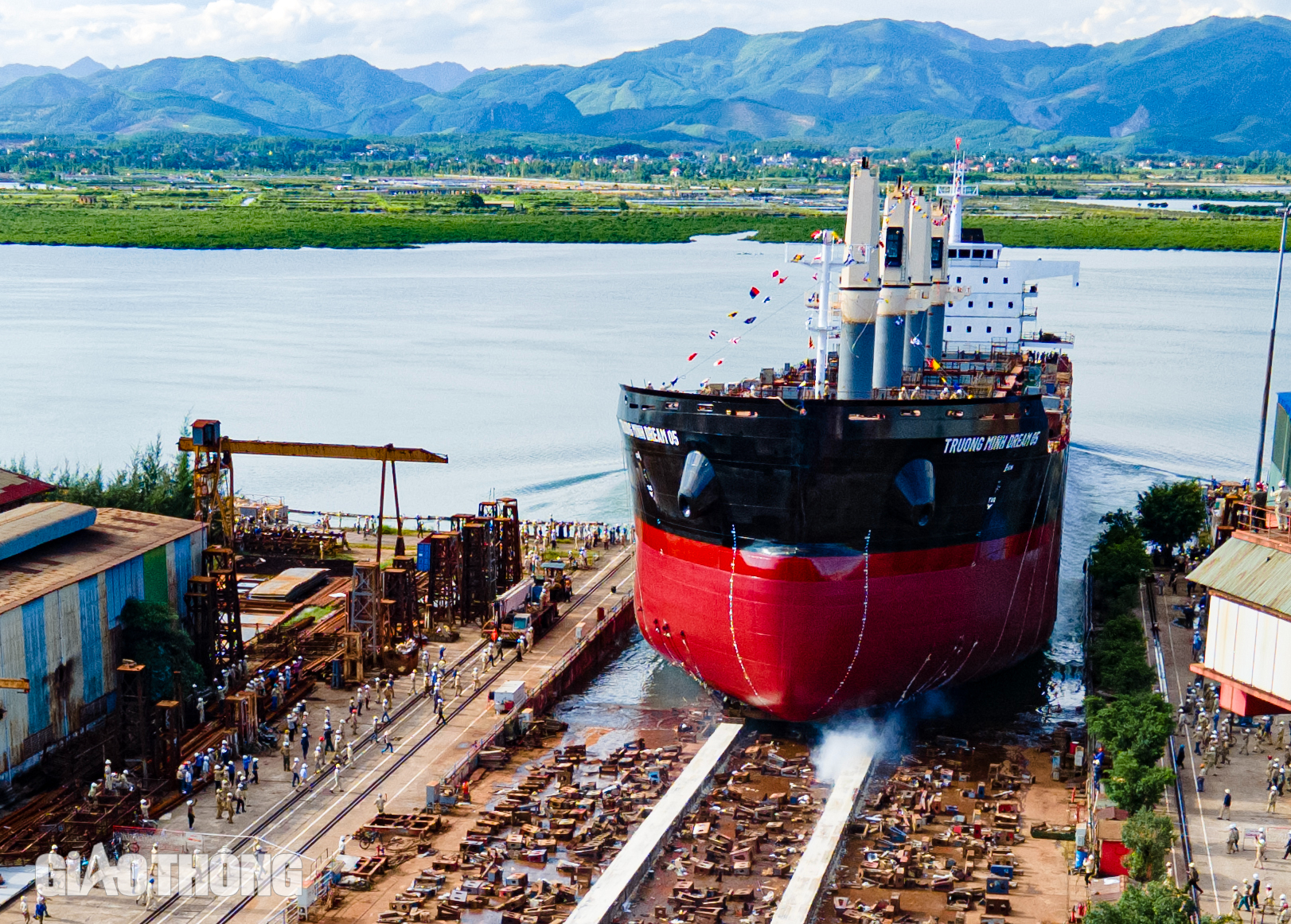 Cận cảnh tàu hàng 45.000 DWT vừa hạ thủy tại Hạ Long- Ảnh 9. Cận cảnh tàu hàng 45.000 DWT vừa hạ thủy tại Hạ Long- Ảnh 9.