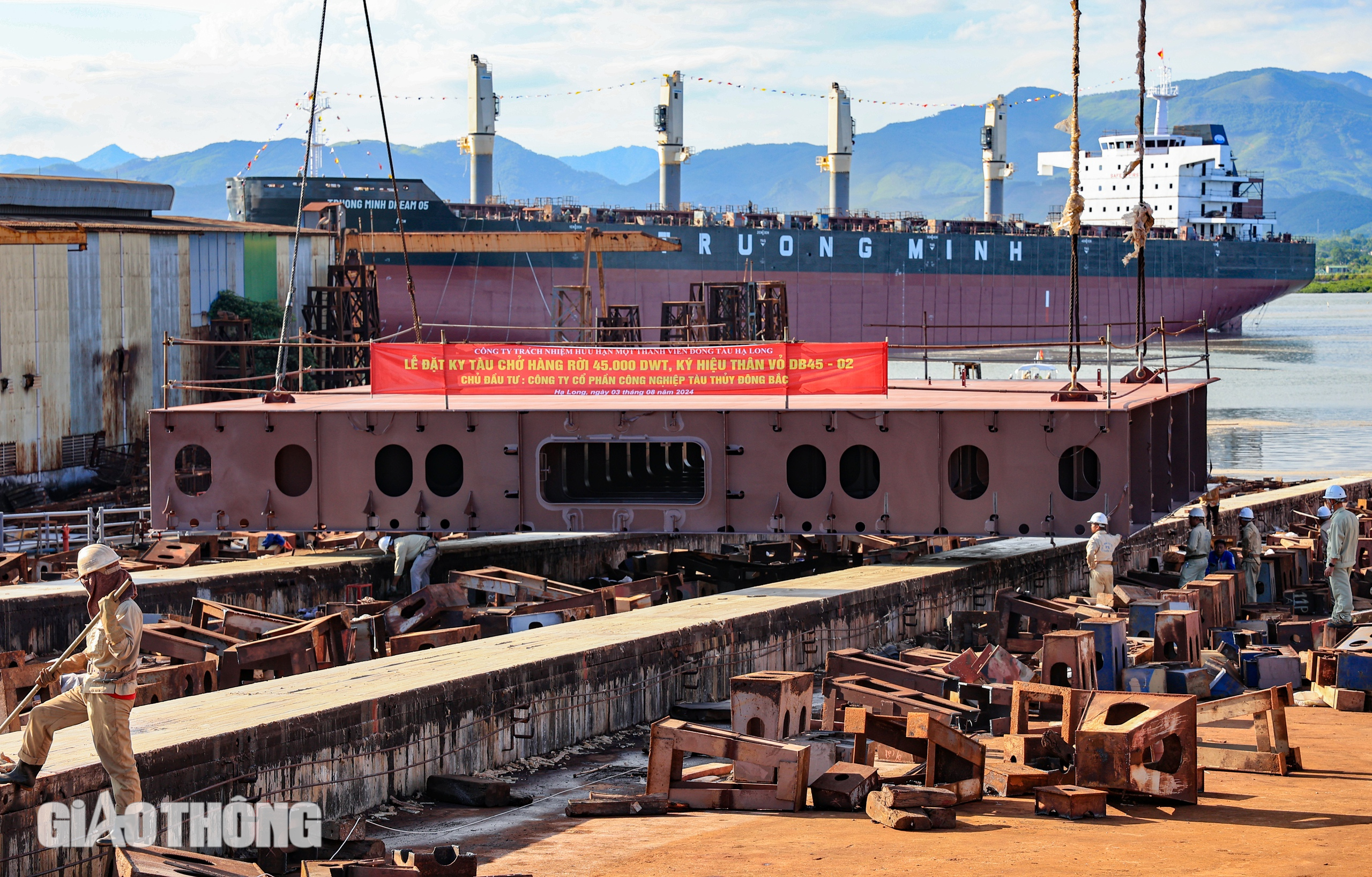 Cận cảnh tàu hàng 45.000 DWT vừa hạ thủy tại Hạ Long- Ảnh 14. Cận cảnh tàu hàng 45.000 DWT vừa hạ thủy tại Hạ Long- Ảnh 14.