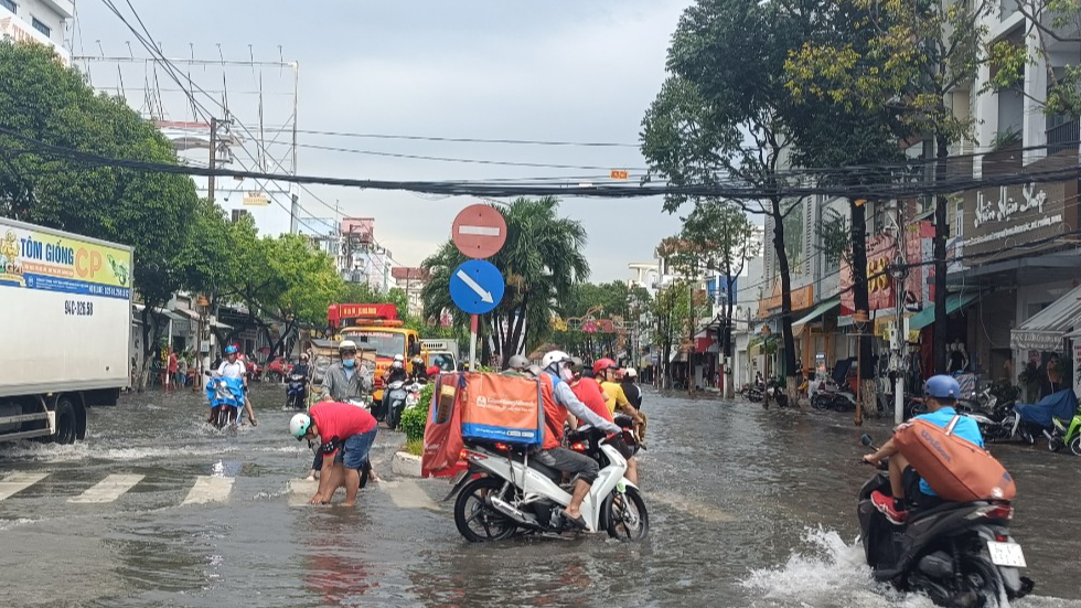 Bạc Li&ecirc;u: Giao th&ocirc;ng rối loạn sau cơn mưa lớn k&eacute;o d&agrave;i- Ảnh 3.