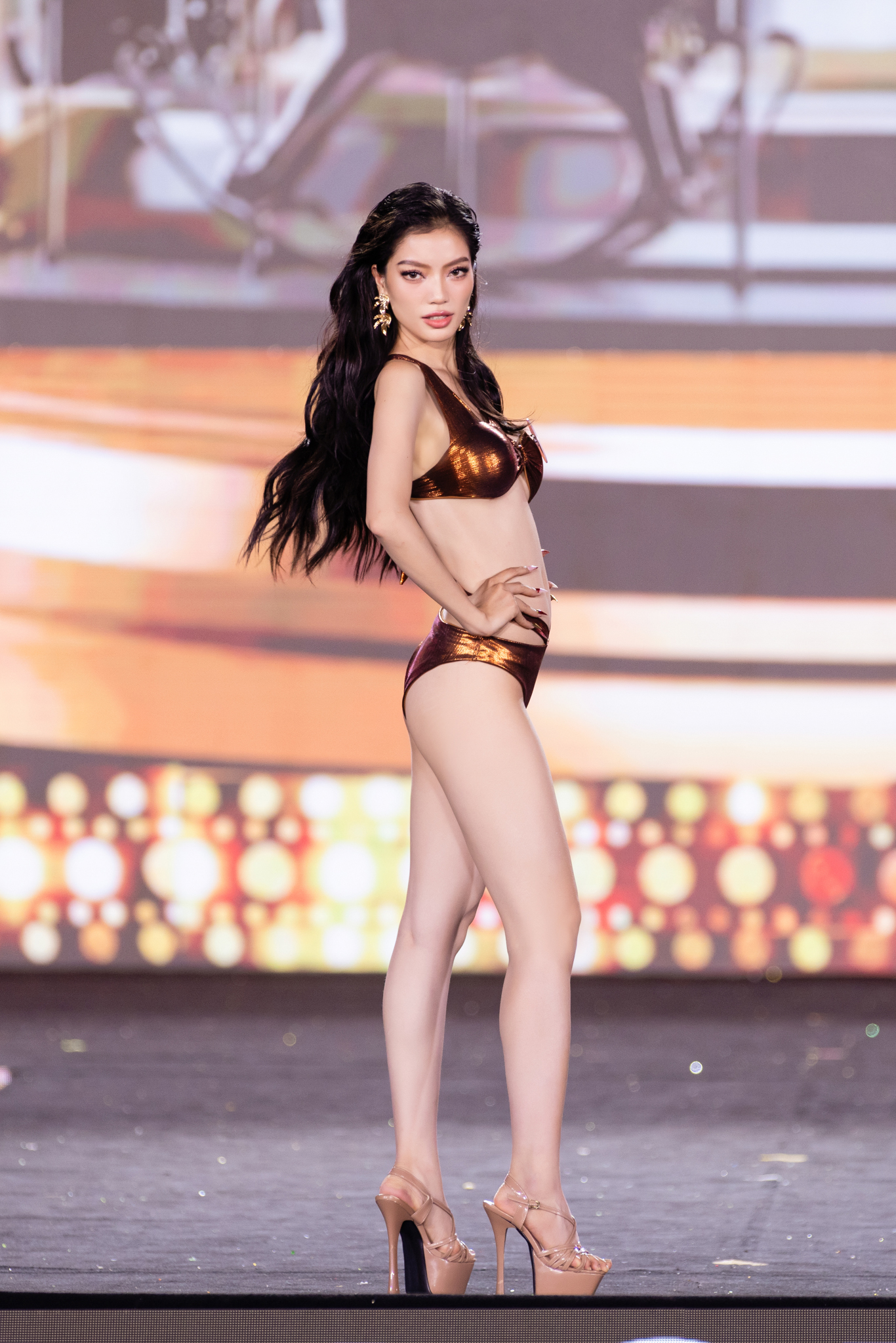 Top 20 Miss Grand Vietnam 2024 "đốt ch&aacute;y" s&acirc;n khấu với trang phục bikini- Ảnh 11.