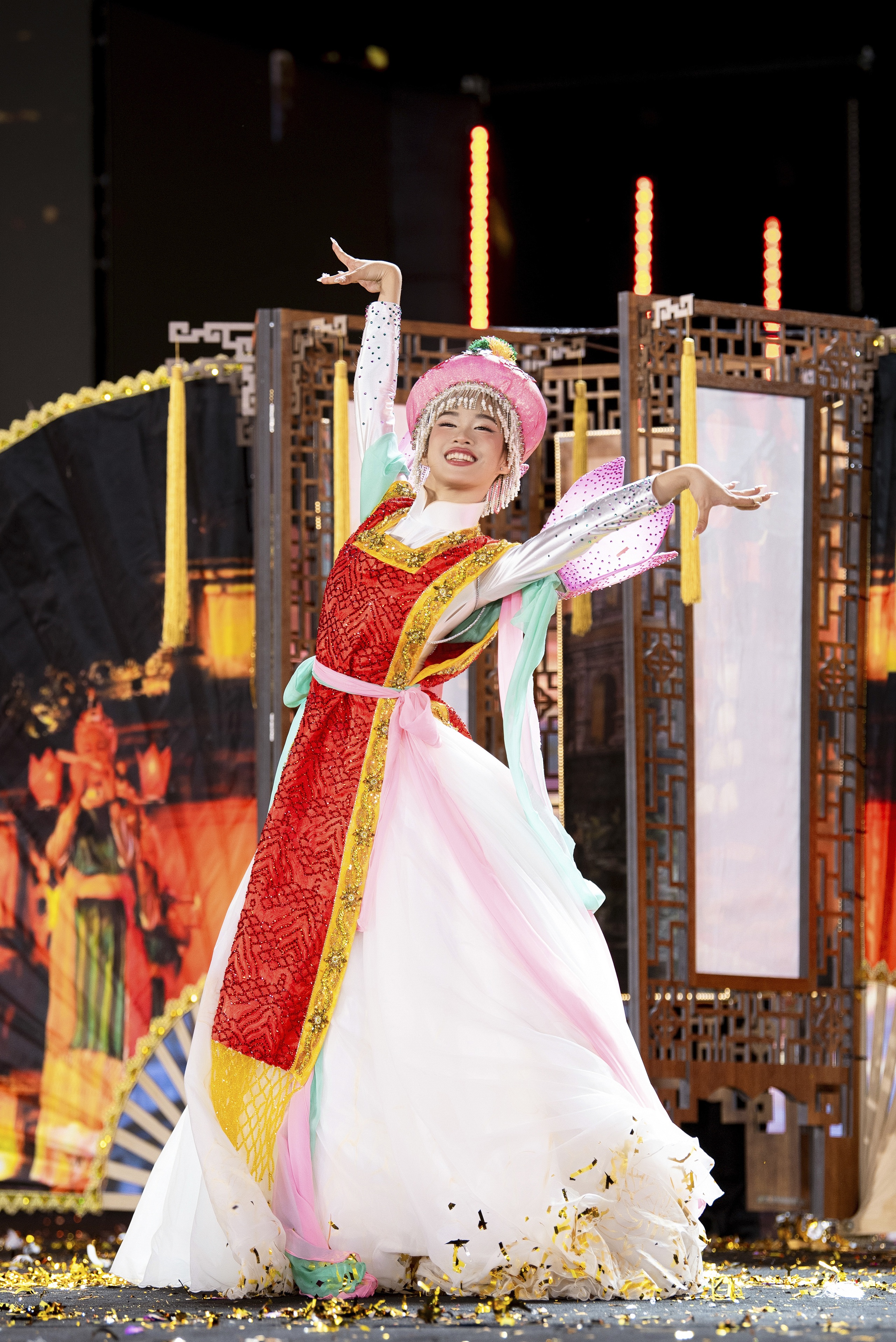 Thiết kế Khảm x&agrave; cừ thắng giải Trang phục d&acirc;n tộc ở Miss Grand Vietnam- Ảnh 5.