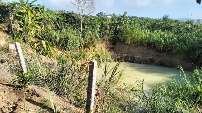 Hai chị em đuối nước thương t&acirc;m trong ao nh&agrave;- Ảnh 1.