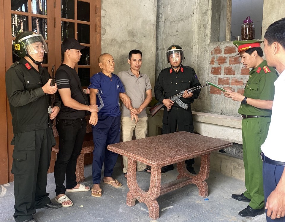 Chủ tài khoản Facebook "Cao Tuổi Bản Tin" bị khởi tố vì lợi dụng quyền tự do dân chủ- Ảnh 1. Chủ tài khoản Facebook "Cao Tuổi Bản Tin" bị khởi tố vì lợi dụng quyền tự do dân chủ- Ảnh 1.