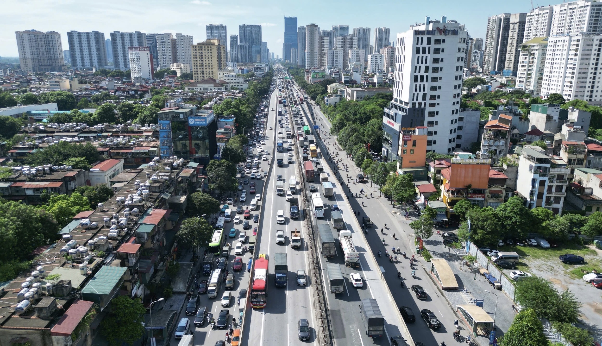 Cửa ng&otilde; H&agrave; Nội &ldquo;chật như n&ecirc;m&rdquo; chiều cuối trước kỳ nghỉ 2/9- Ảnh 1.